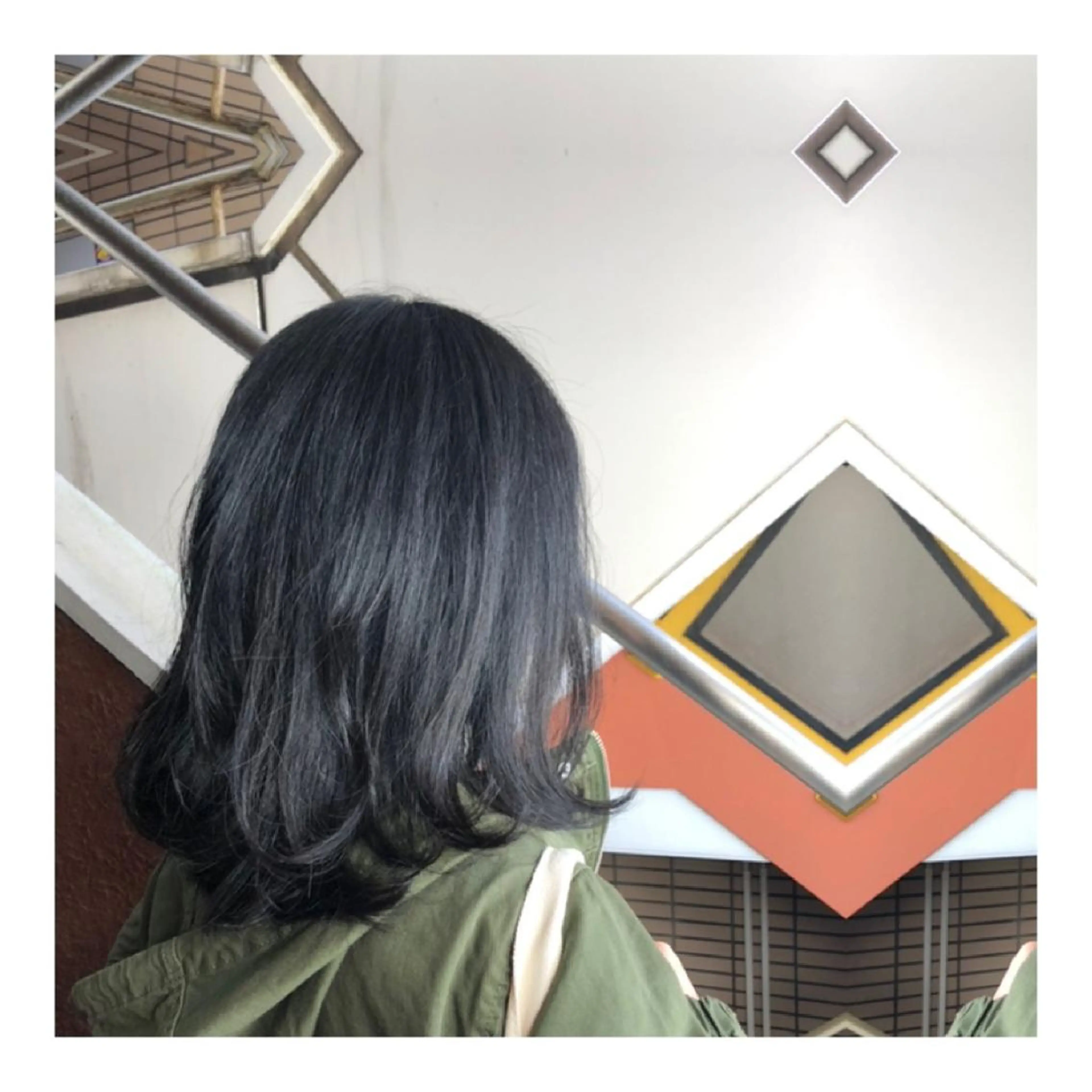 ミディアム カラー ヘアアレンジ アディクシーカラー ダークグレー Joshua / 素髪改善のヘアスタイル