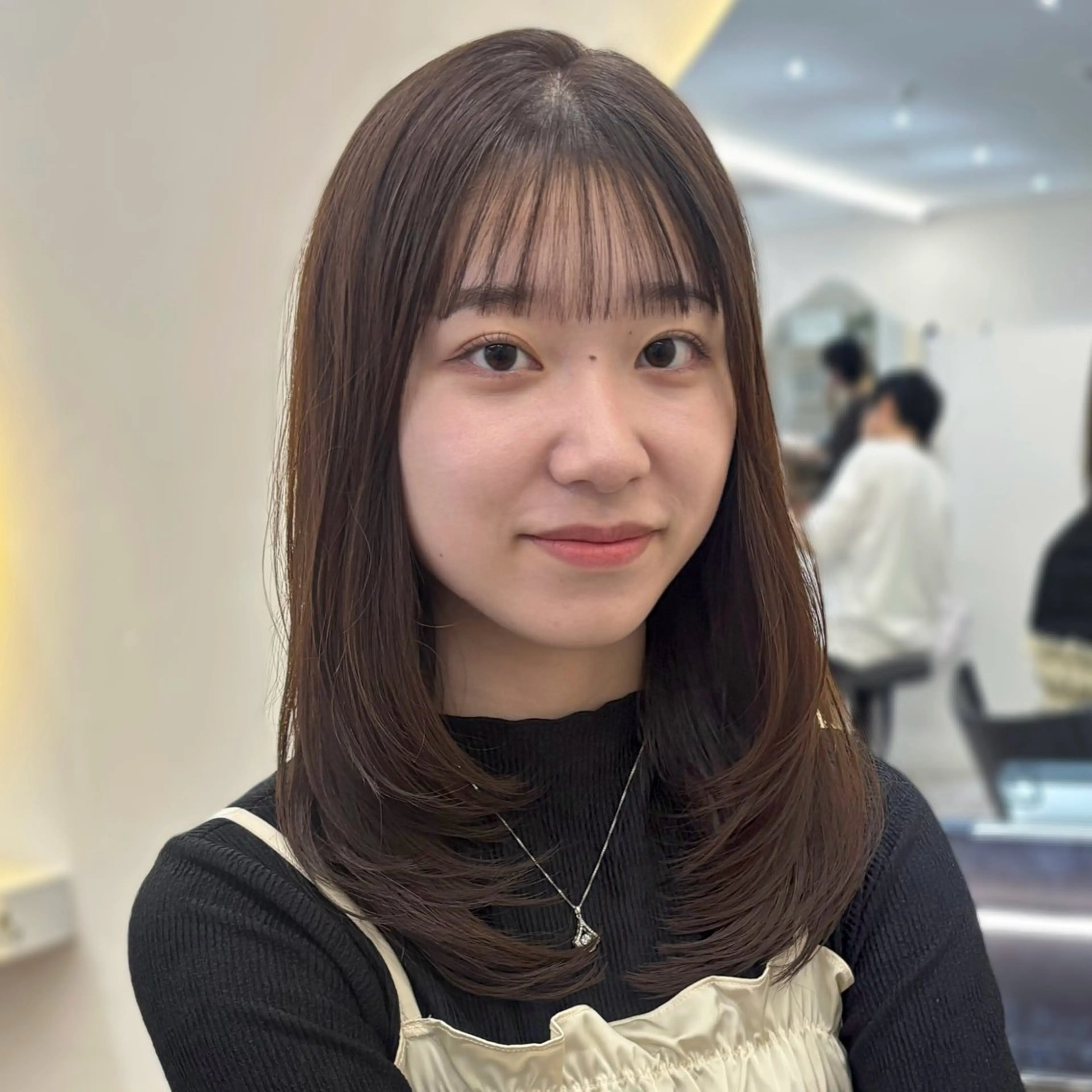 ミディアム ミディアムレイヤー レイヤーカット fuyuna レイヤーカット🖤のヘアスタイル