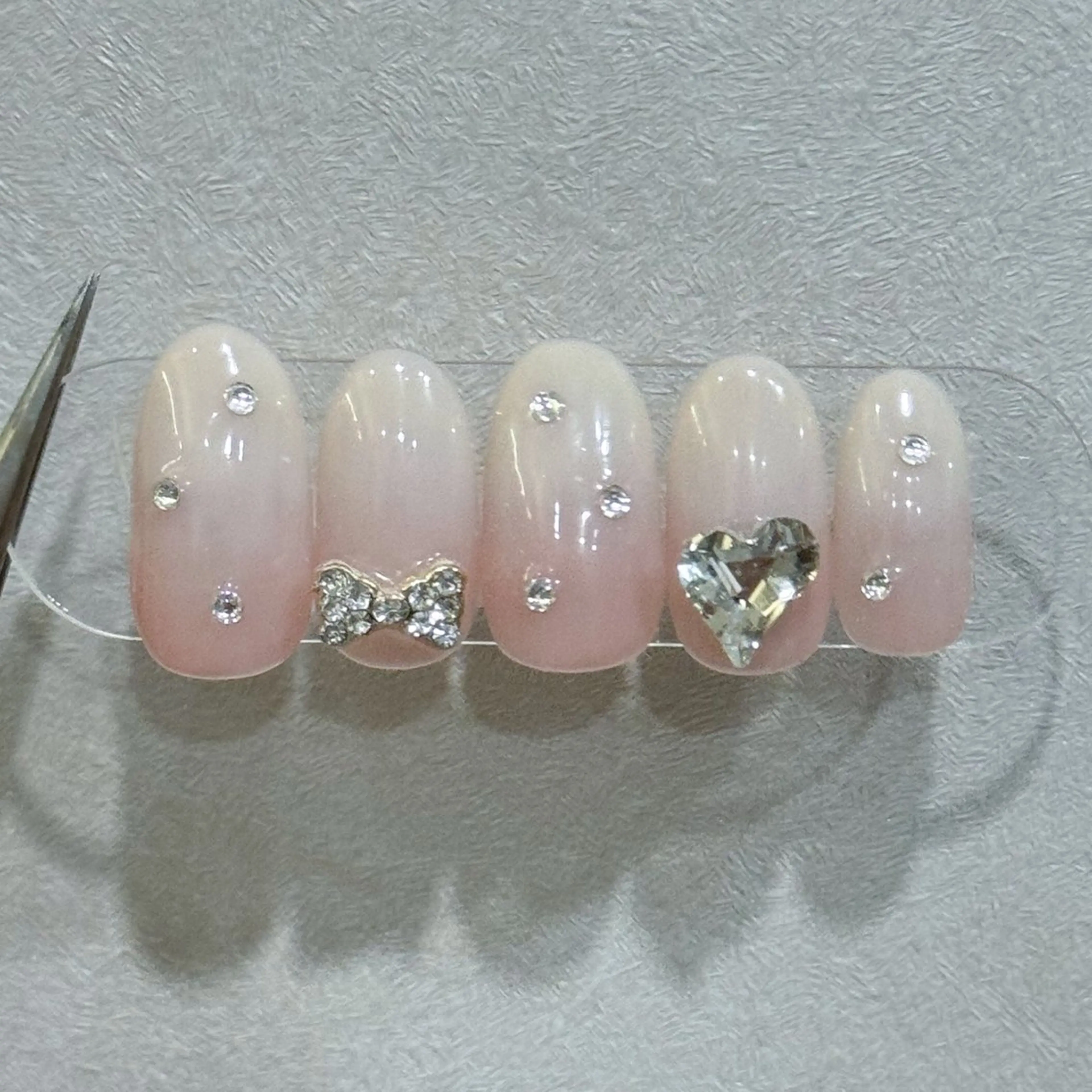 ネイル ガーリー グラデーション ハート ピンク リボン ハンドネイル 韓国ネイル/ワンホン ネイル🎀表参道3分のネイルデザイン