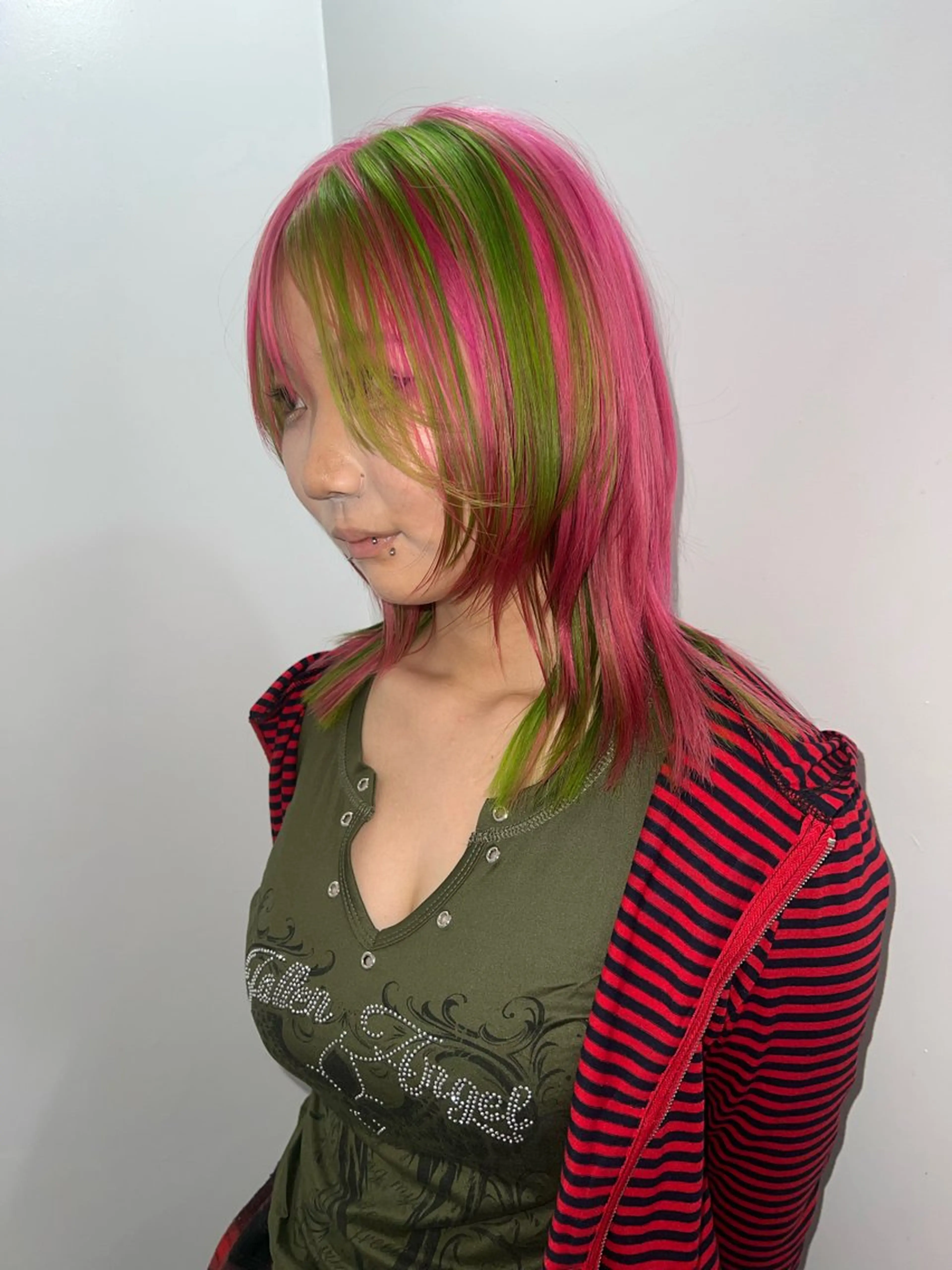 ミディアム ヘアカラー トリートメント 💥ウルフカット デザインあんな💥のヘアスタイル