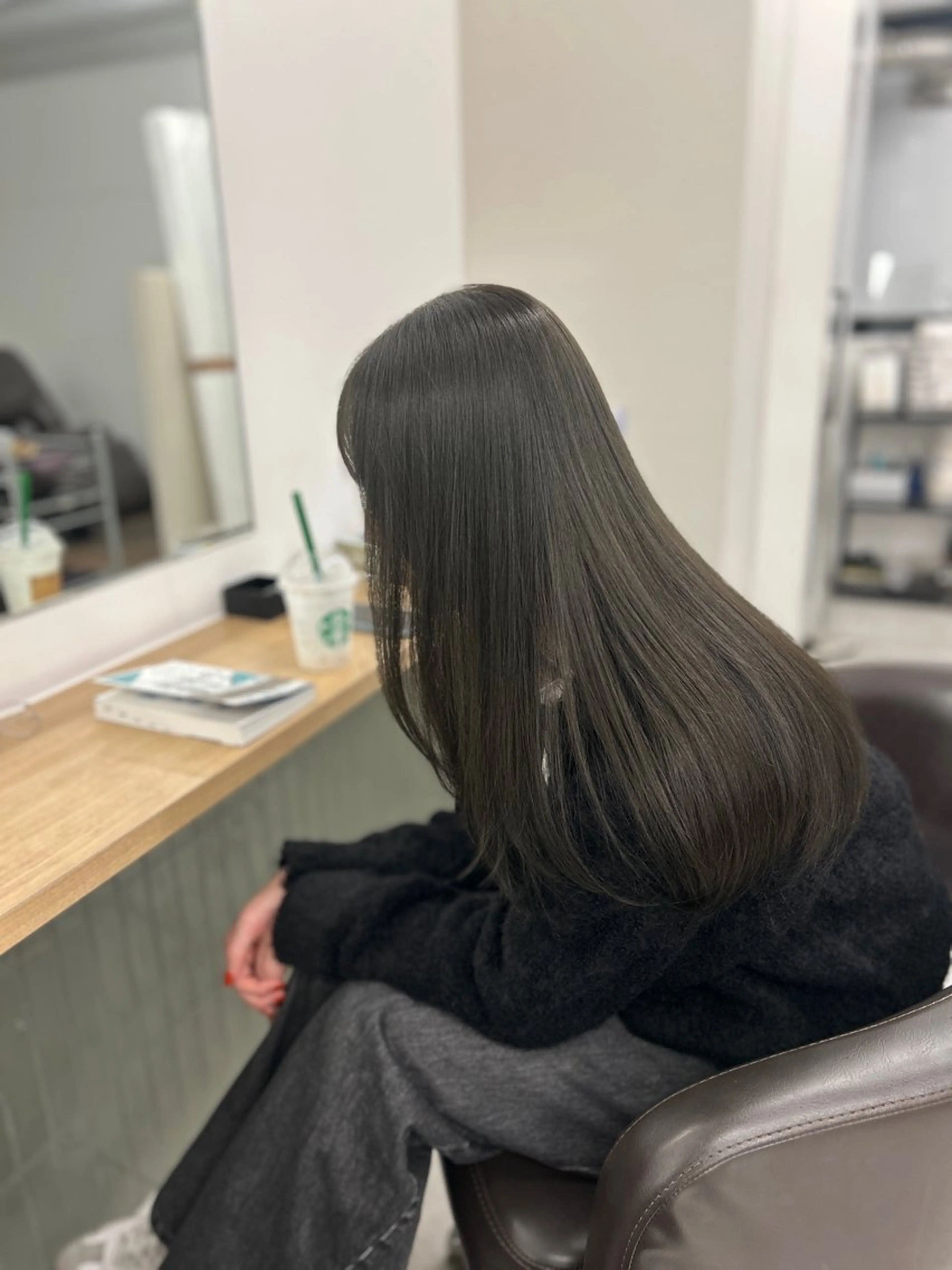 ロング カラー ヘアアレンジ ベージュカラー ブリーチ グレージュ ブリーチなしカラー オリーブベージュ カット ヘアカラー トリートメント 【代表】 たき〜のヘアスタイル