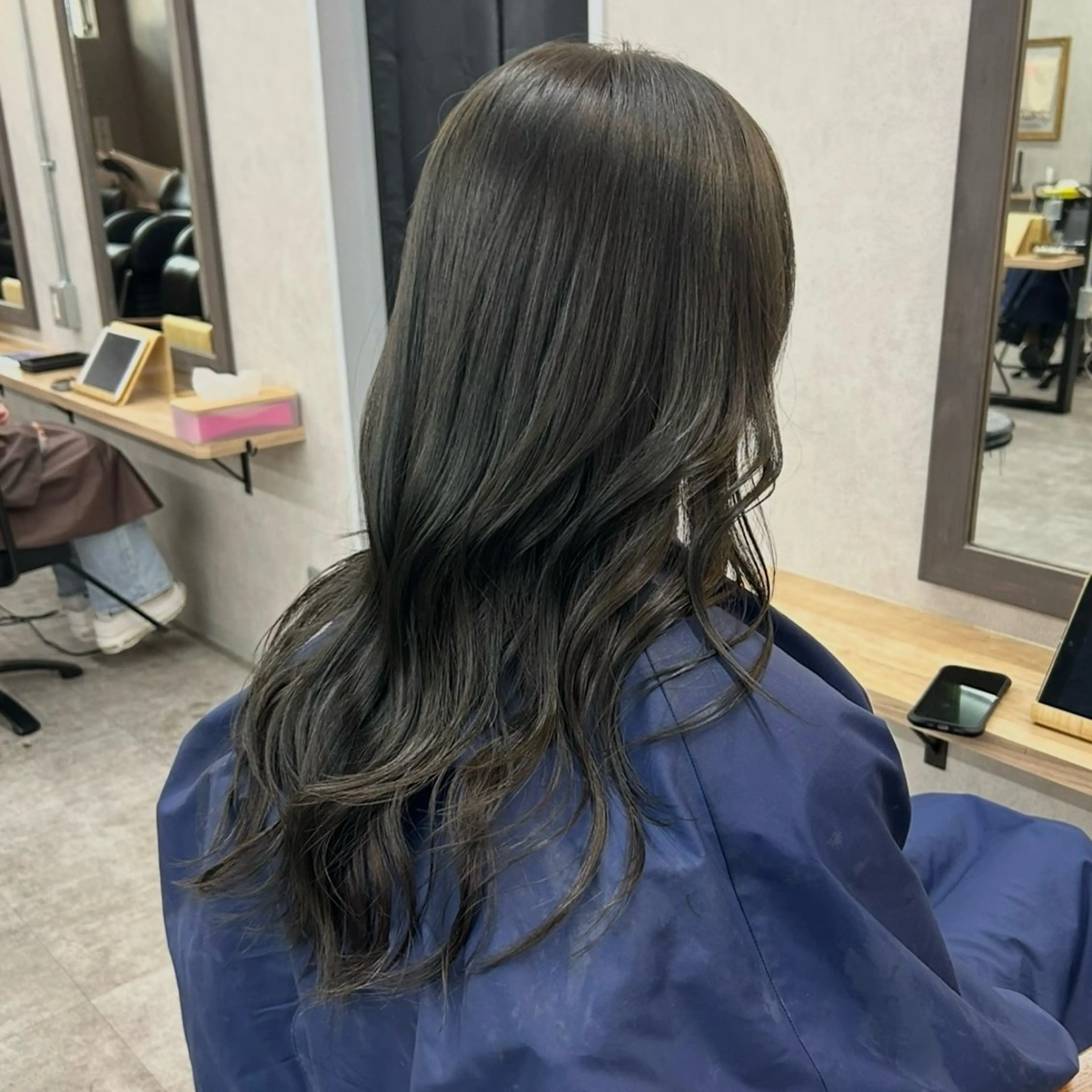 ロング カラー オリーブグレー いなみね はるきのヘアスタイル