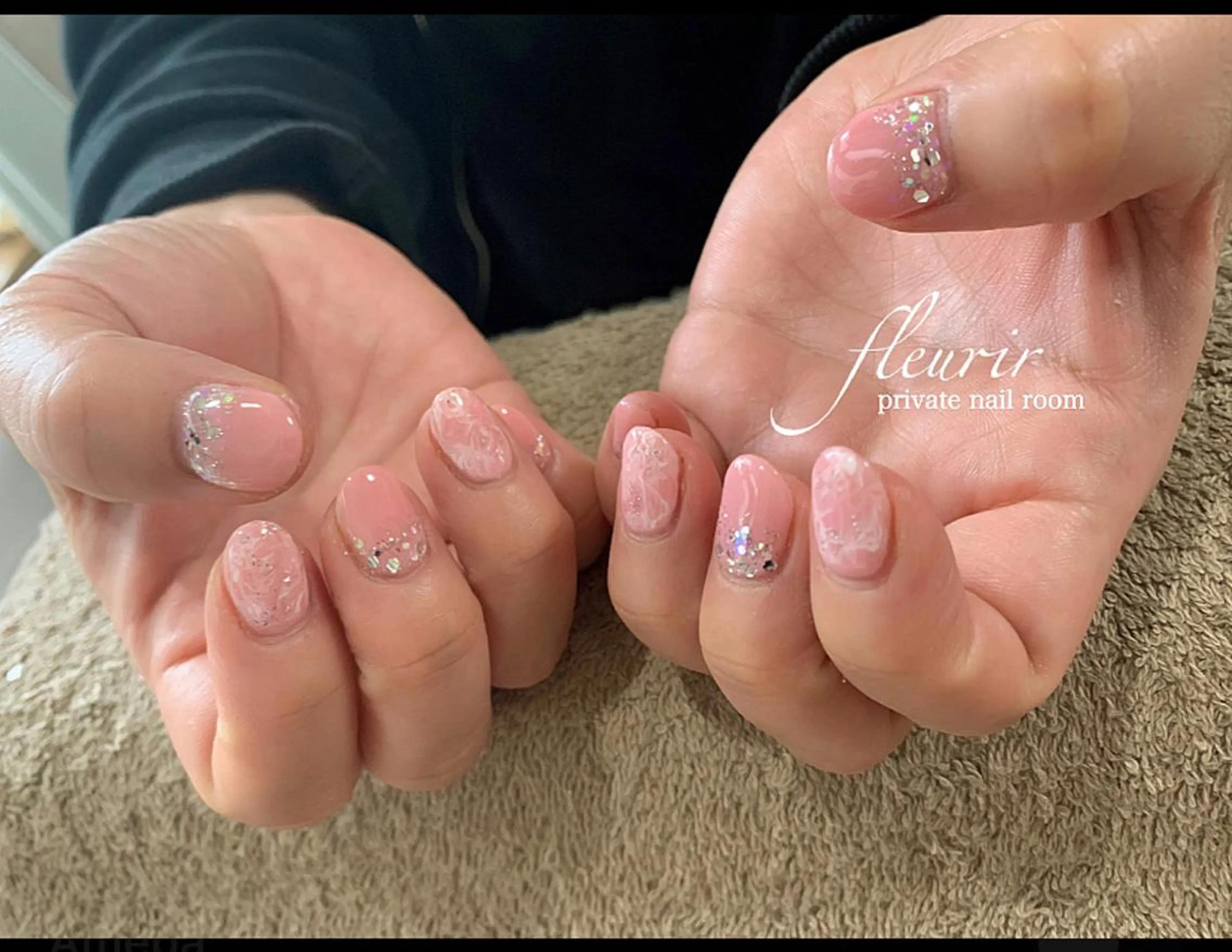 ネイル ラメ(グリッター) 大理石ネイル(マーブル) オフィスネイル ピンク シルバー フルリール 【プライベートサロンのネイルデザイン