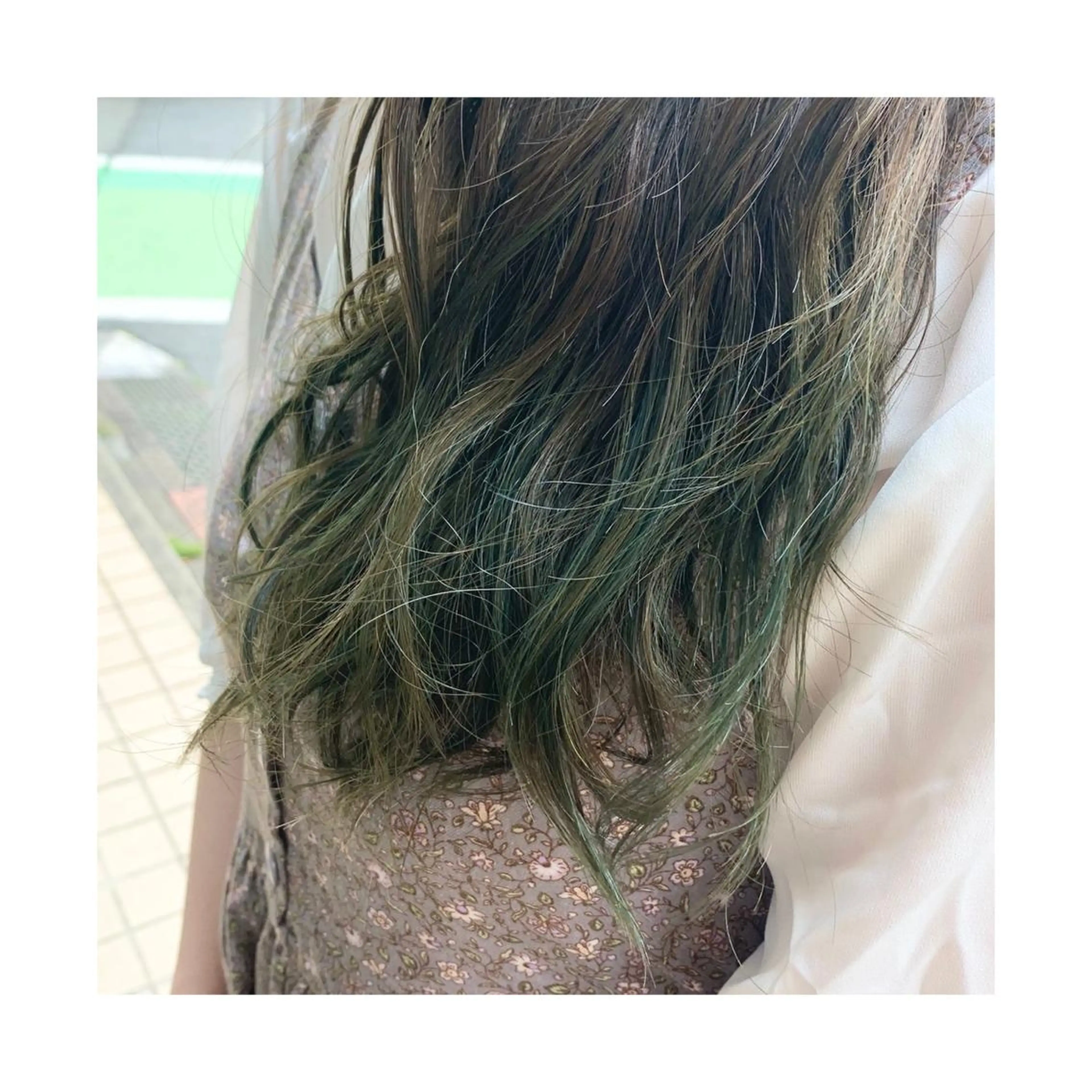 セミロング カラー グラデーションカラー 竹内 康浩のヘアスタイル