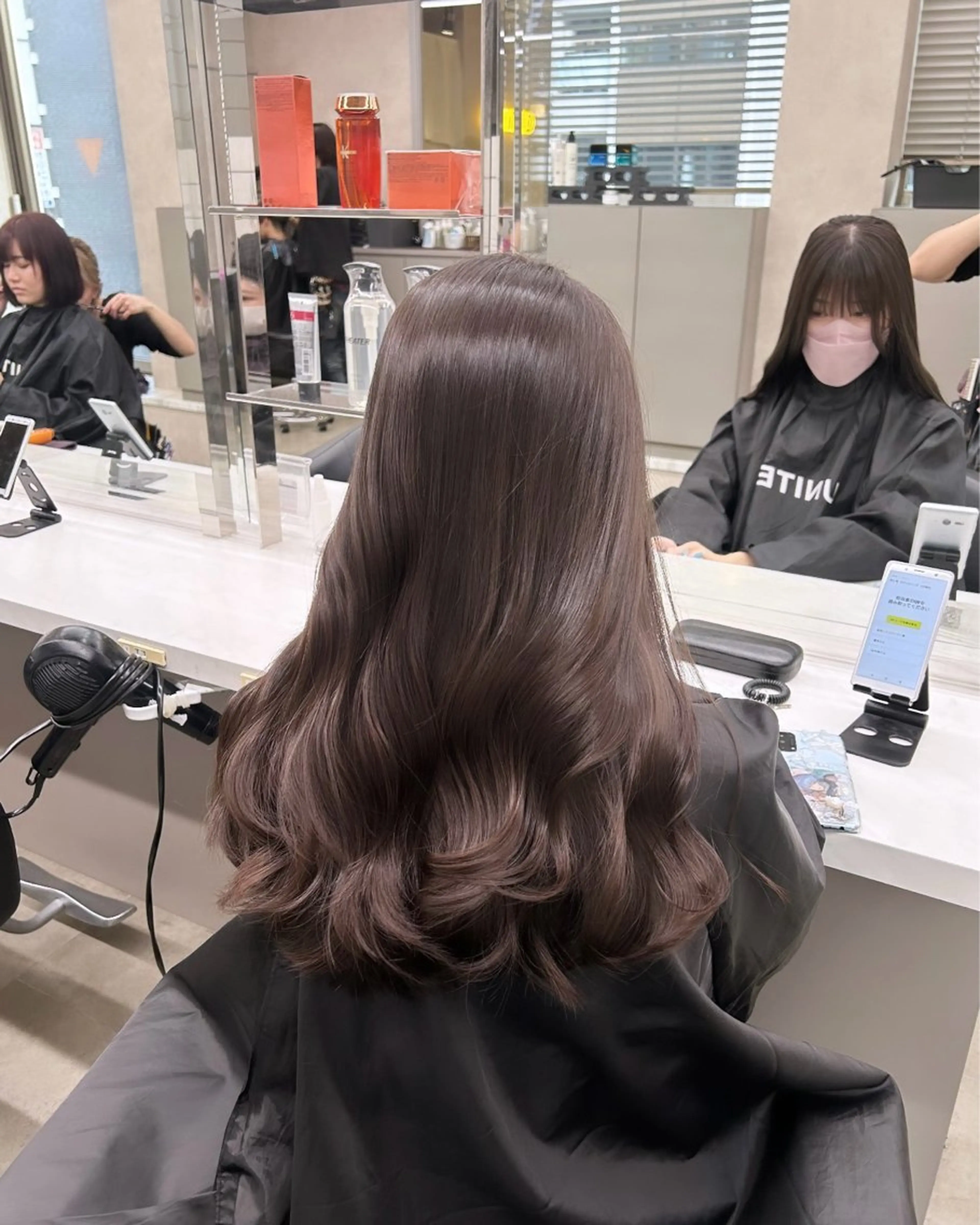 カラー ヘアカラー トリートメント 透明感ベージュ🤎 ナチュラルレイヤーのヘアスタイル