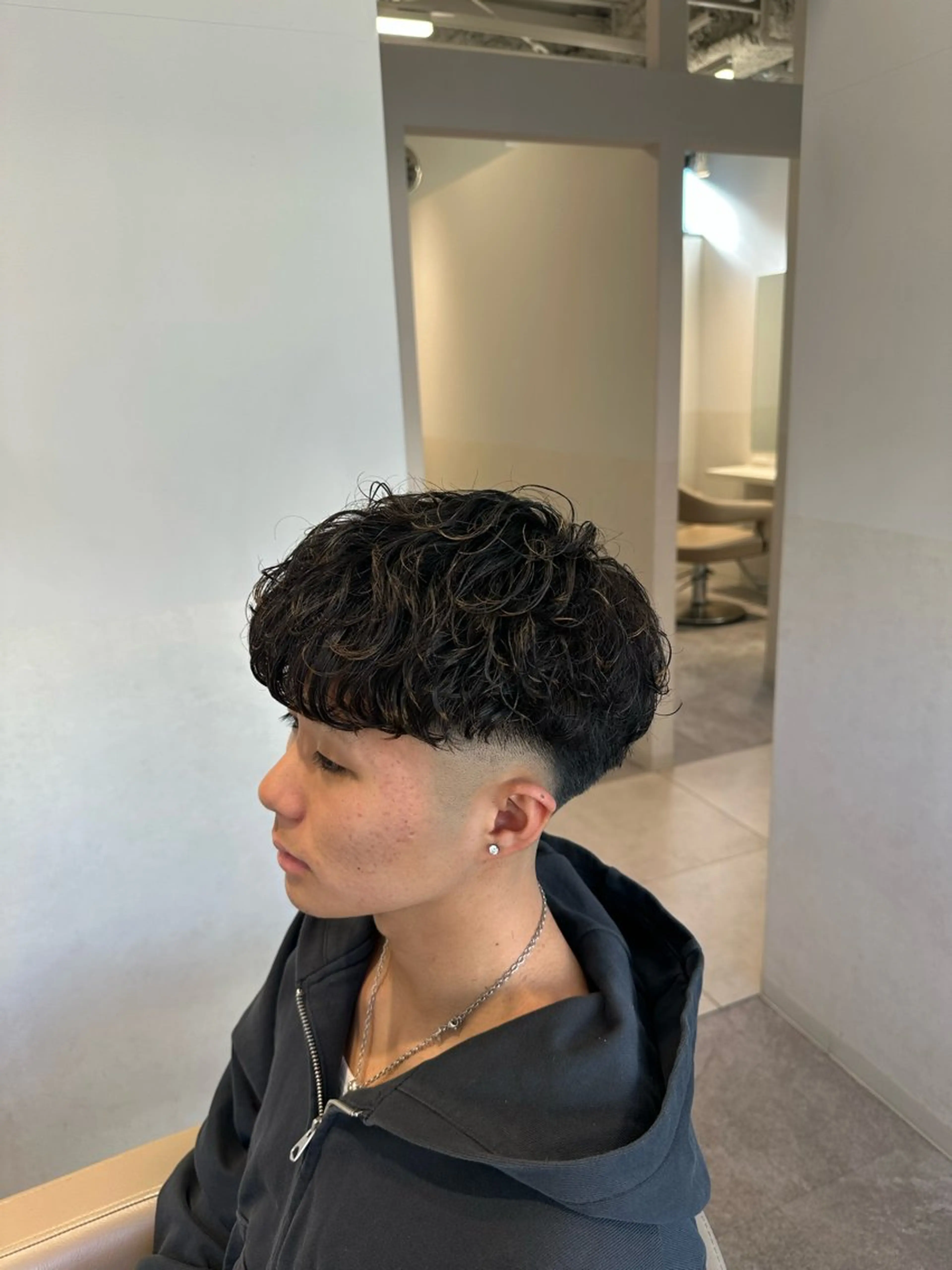 ショート パーマ メンズ フェードカット メンズパーマ スキンフェード パーマ SALOWIN下北No.R店所属・下北沢／メンズヘア/ メンズパーマ/優樹のヘアスタイル