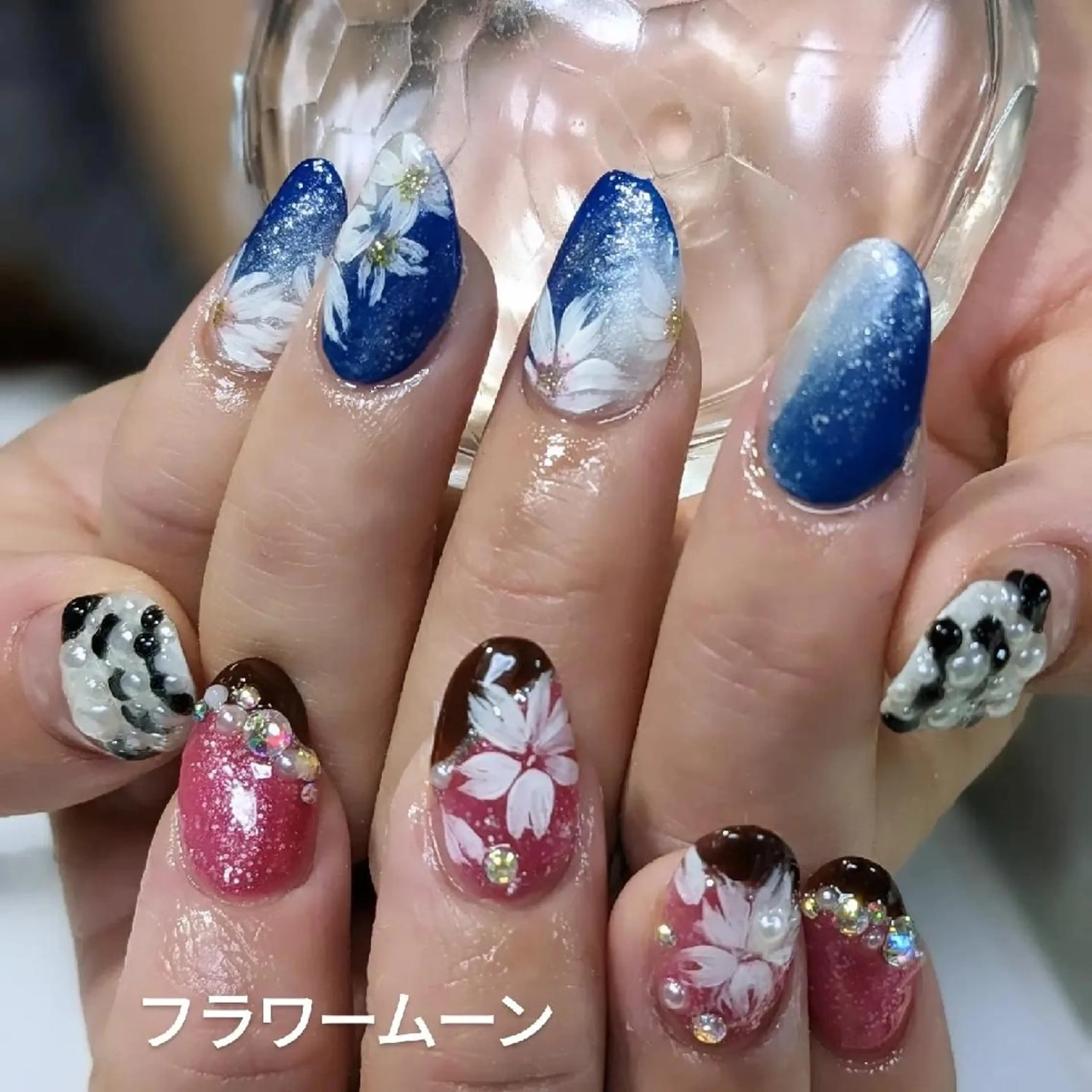ネイル フラワーネイル フレンチネイル グラデーション フラワー ムーンのネイルデザイン