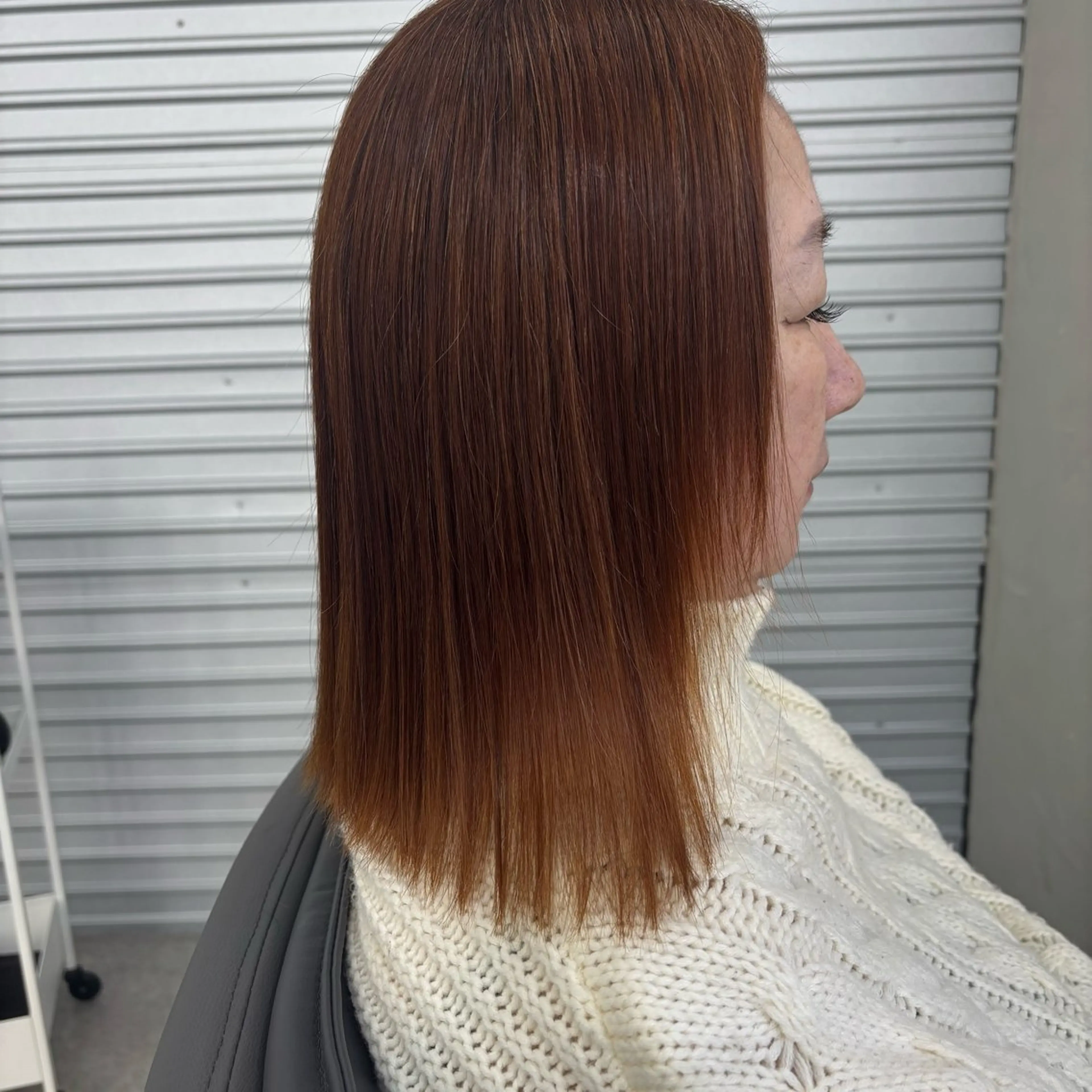 ミディアム カラー 腰越 麻奈のヘアスタイル