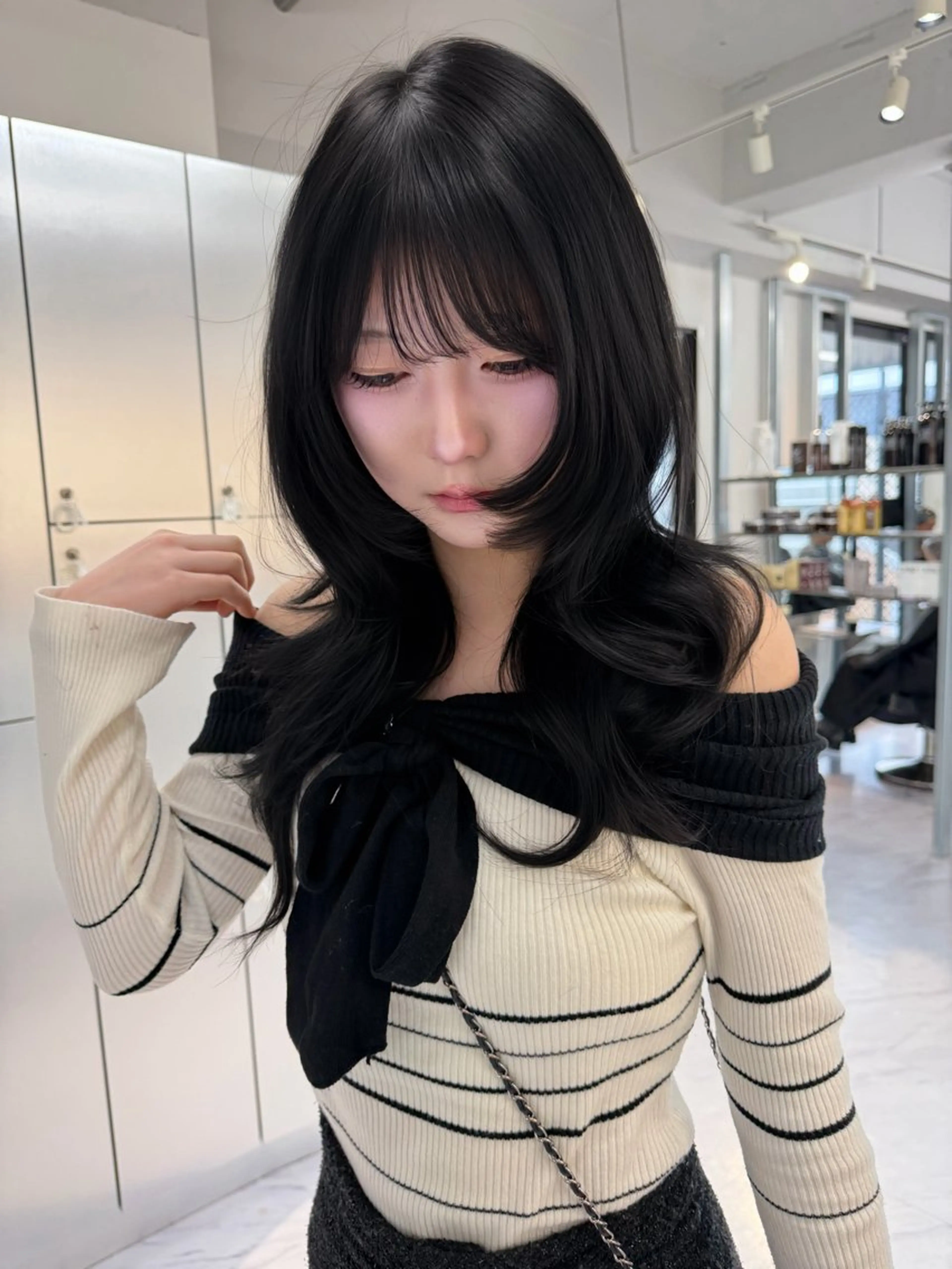 ロング カラー ベージュカラー 黒髪 ブリーチ ブルーカラー ブルーブラック カット ヘアカラー トリートメント TATSUブリーチ/ ミルクティーベージュのヘアスタイル