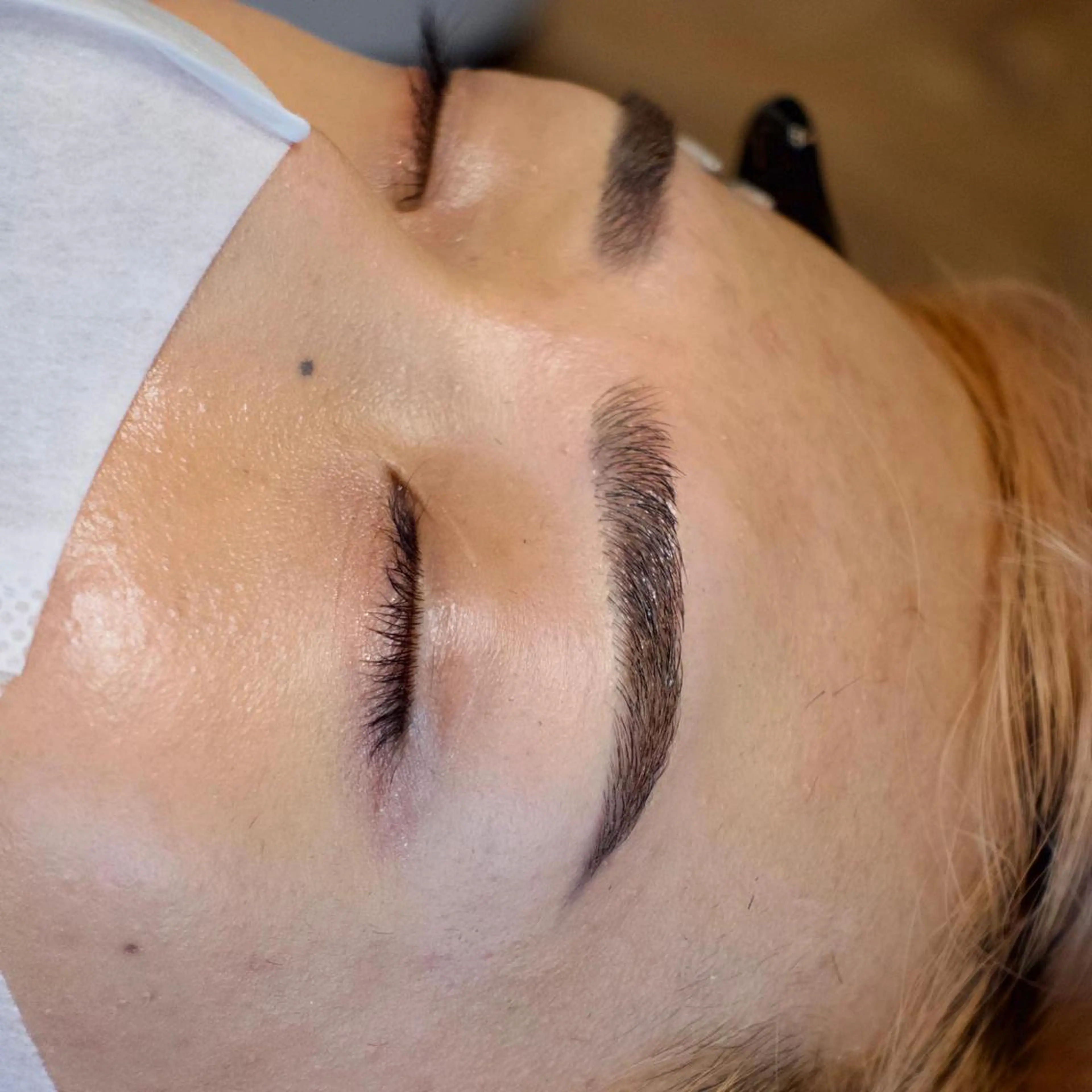 【メンズ限定】眉毛ワックス脱毛の写真