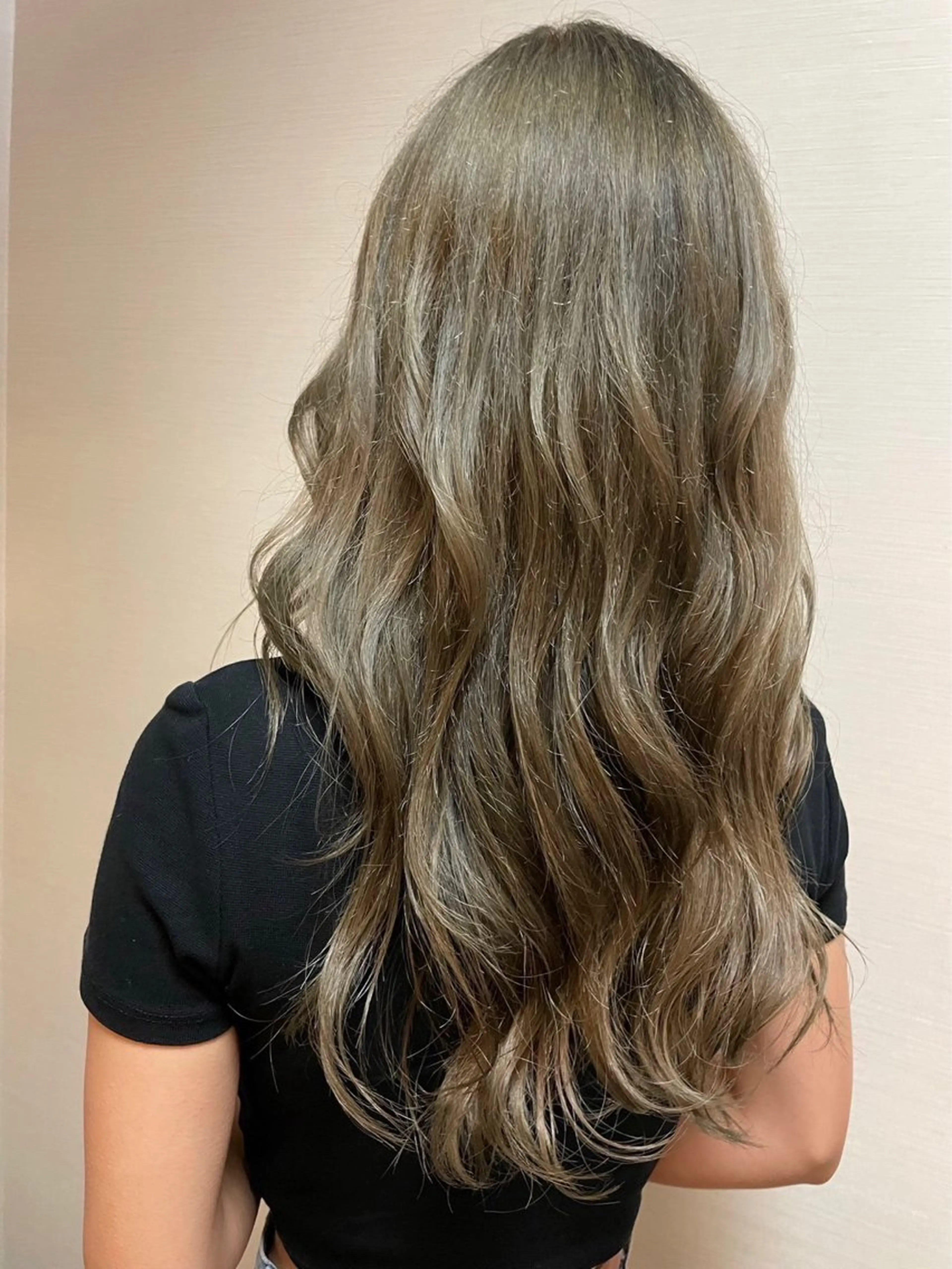 ロング カラー 新井 彩寿花のヘアスタイル