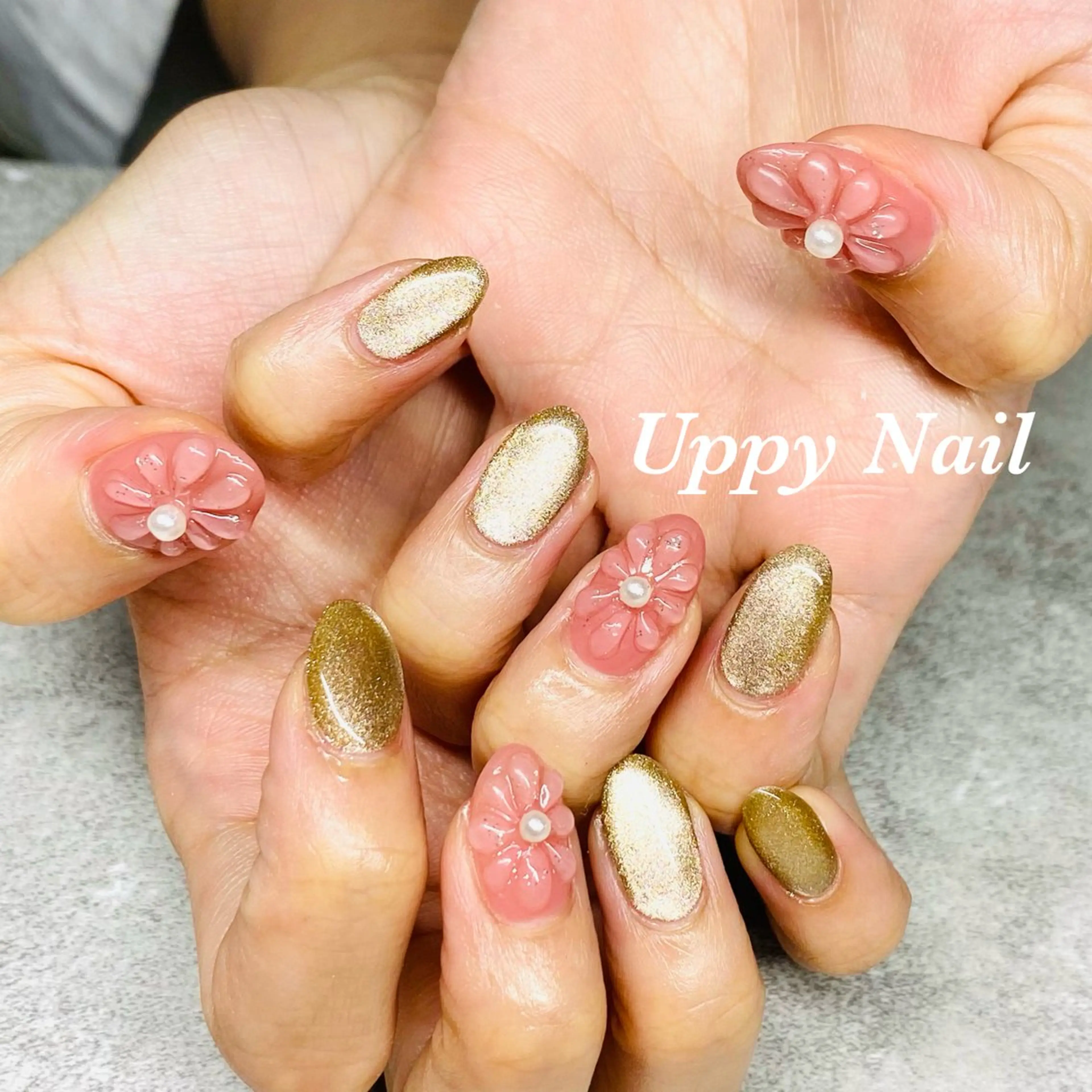 ネイル フラワーネイル ゴールド ゴージャス ぷっくりネイル ハンドネイル Uppy Nail ukyoのネイルデザイン