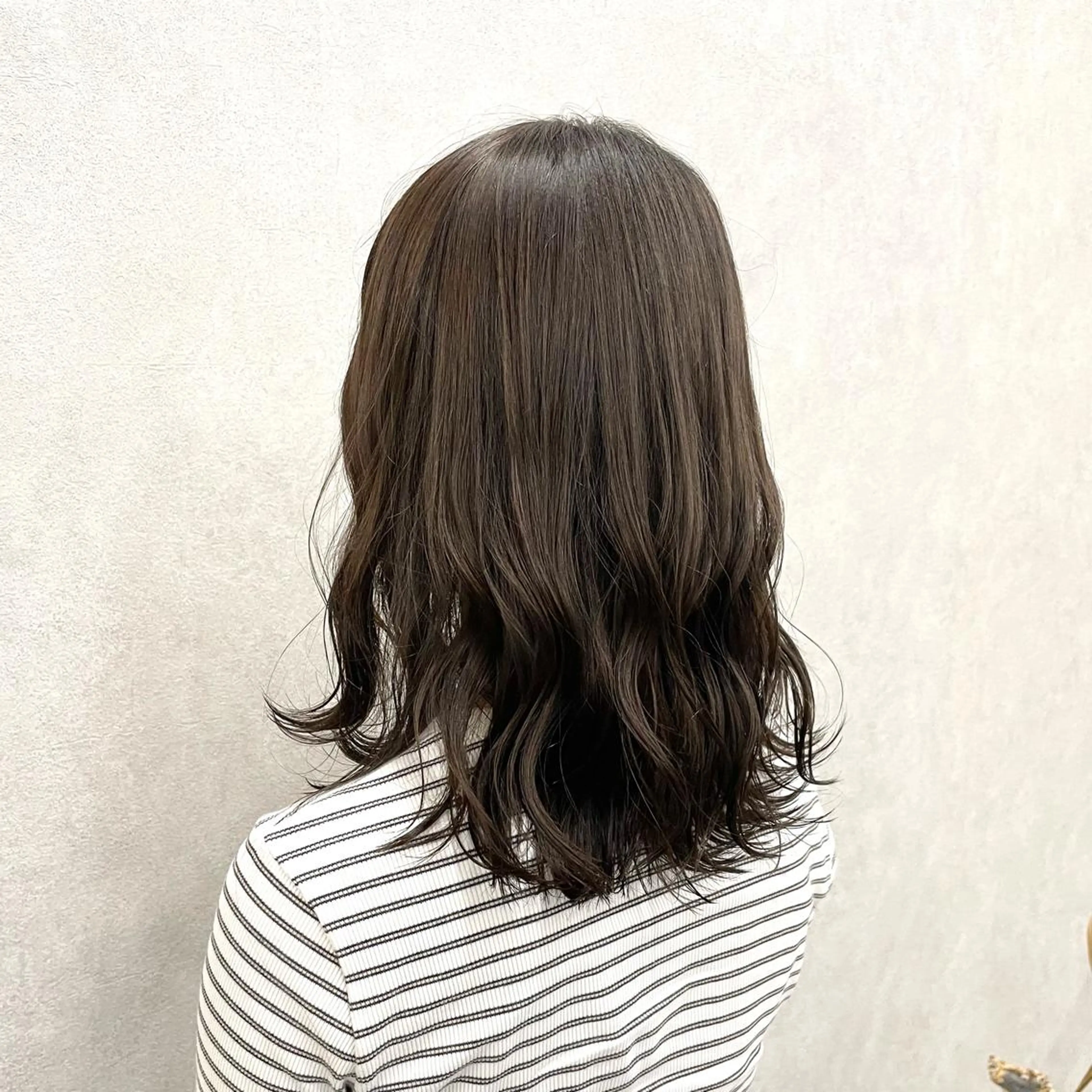 ミディアム カラー グレージュ いなみね はるきのヘアスタイル