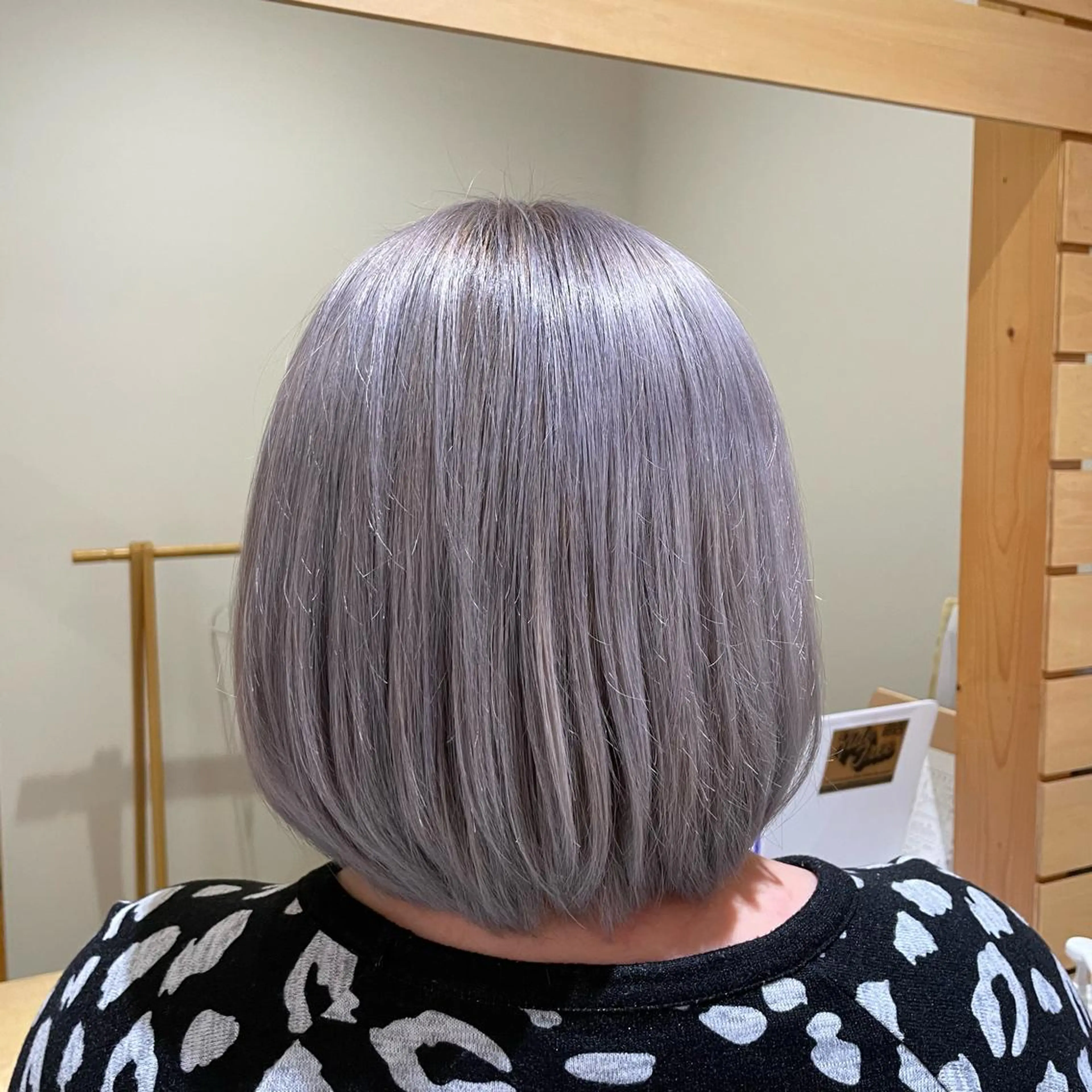 ショート カラー ブリーチ シルバー ヘアカラー トリートメント RUBEUS【ルベウス】所属・✨艶々カラー🎨 杉本賢人のヘアスタイル