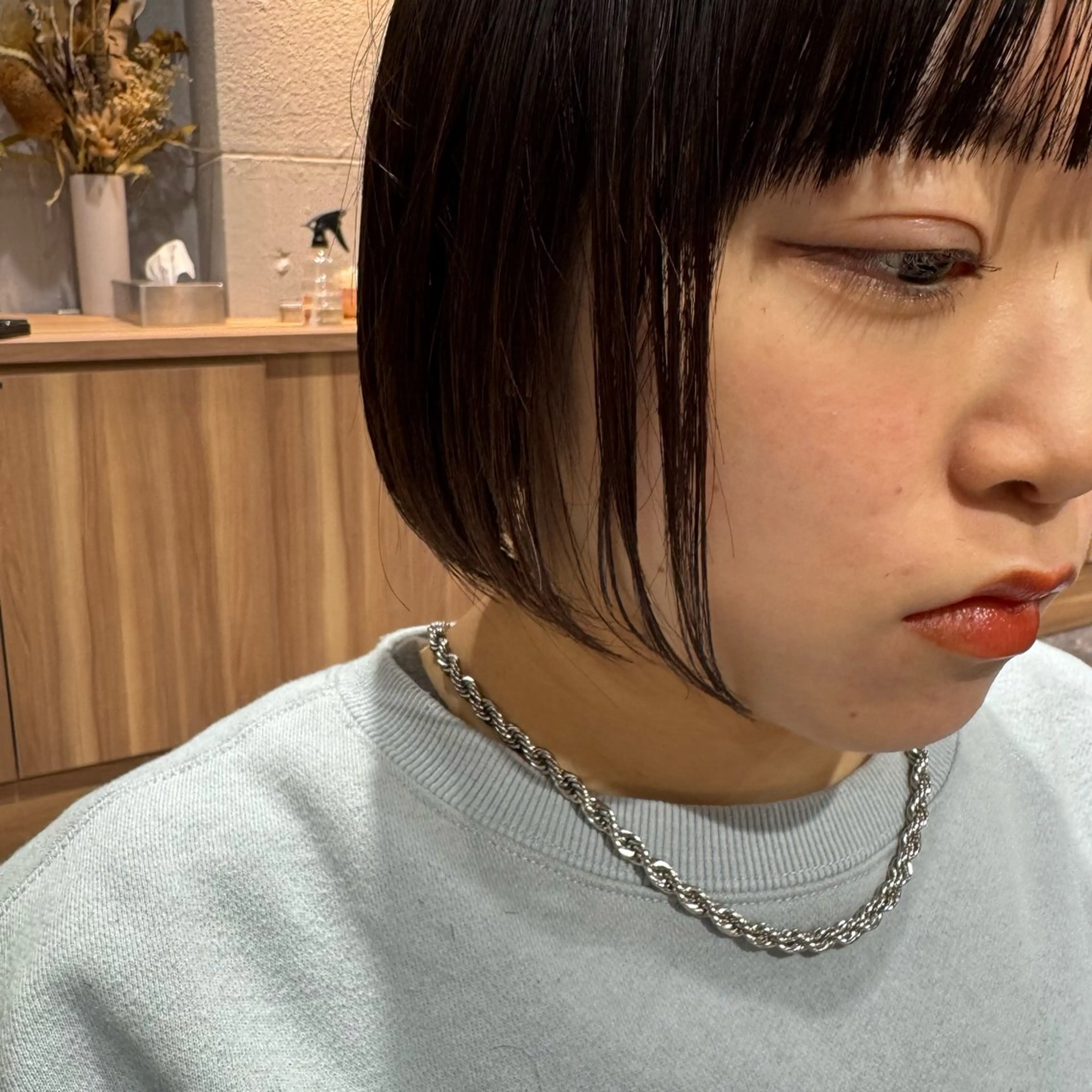 ショート カラー ブリーチ ダークグレー ダークグレージュ グレージュ イルミナカラー カット ヘアカラー トリートメント OAK 中目黒のヘアスタイル