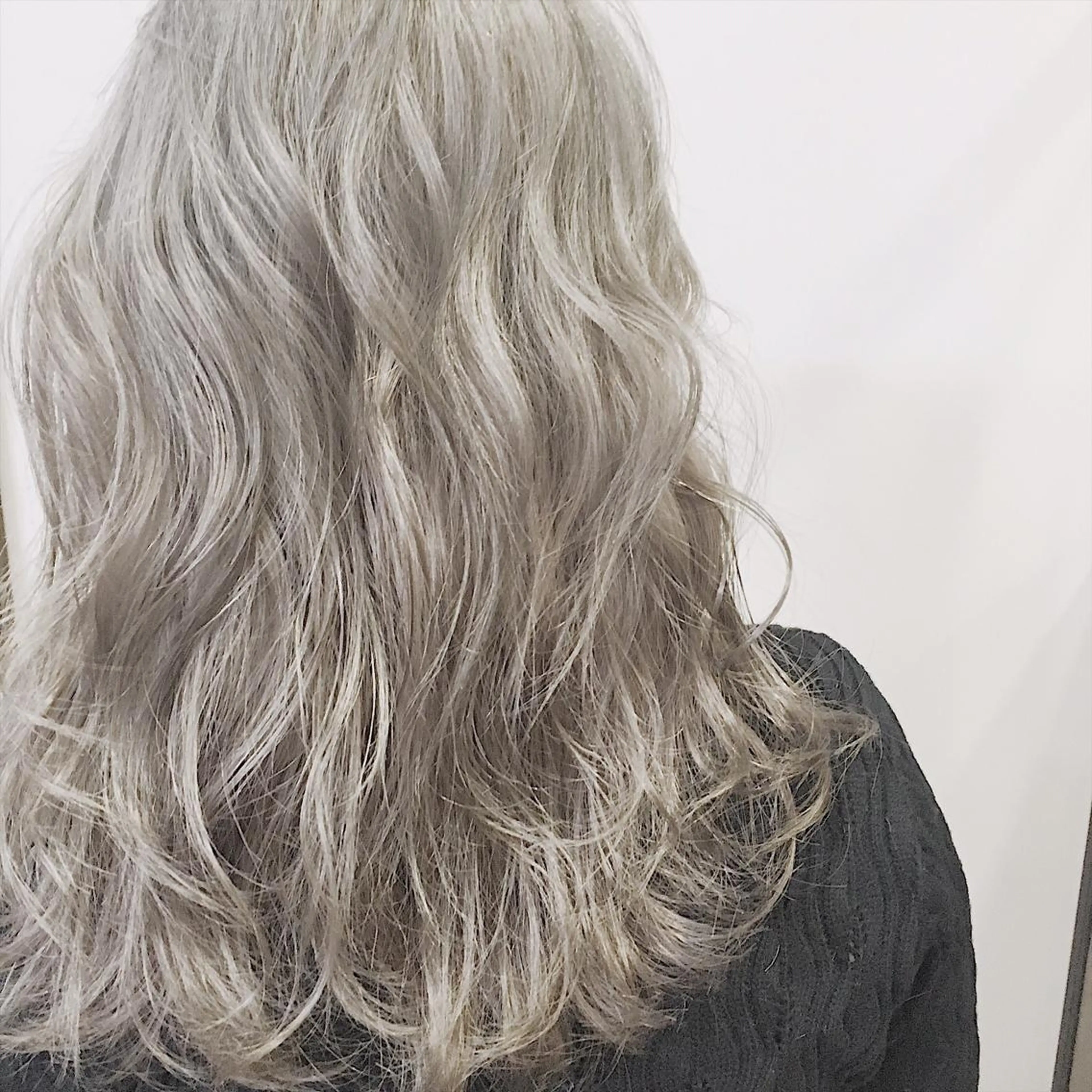 セミロング MAAT所属 AKANEのヘアスタイル