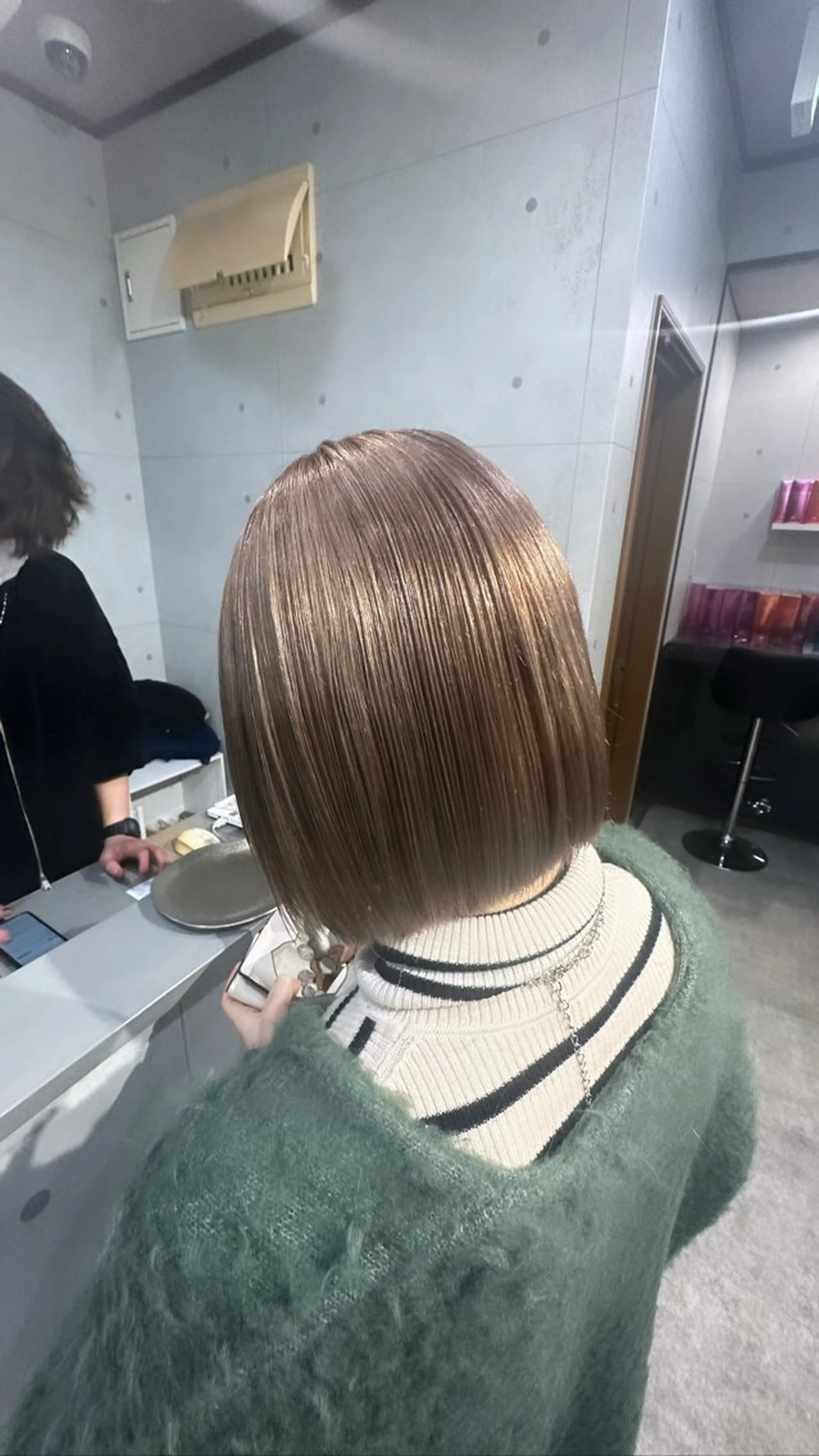 ミディアム ボブ くびれヘア くせ毛 髪質改善 切りっぱなしロブ REVE所属・REVE美容室 REVEマツエクのヘアスタイル