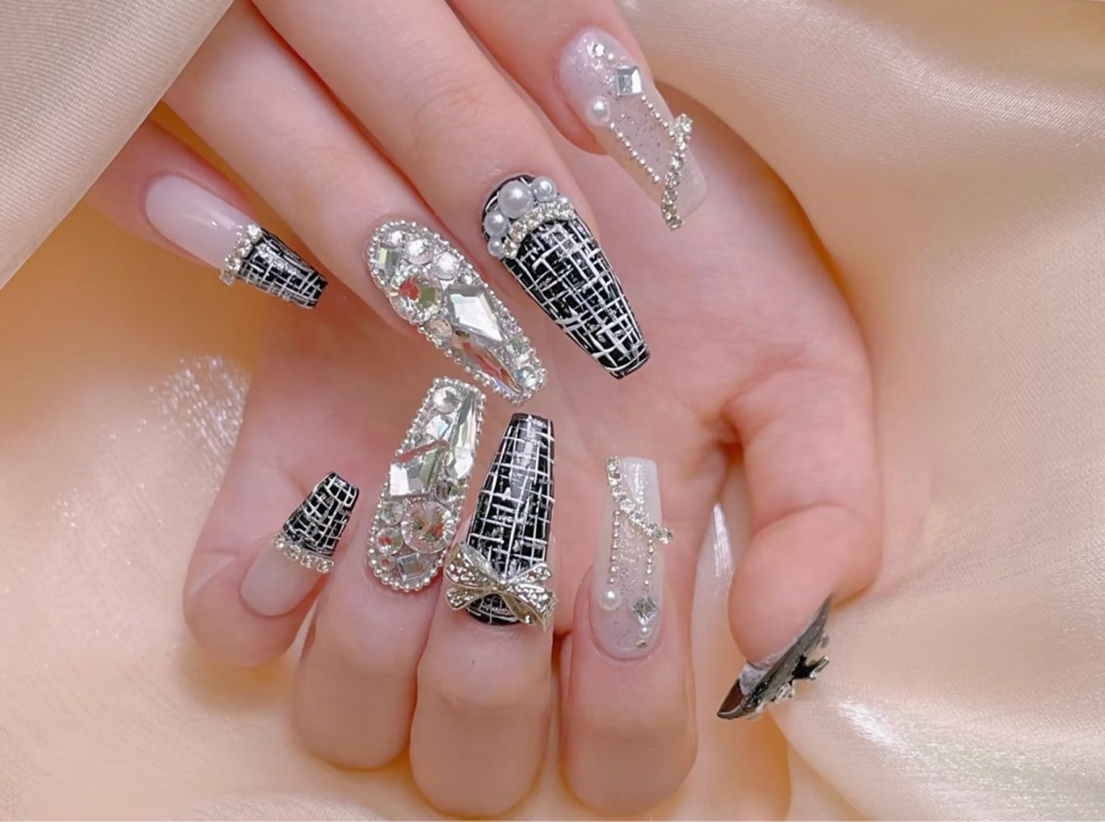 【Hand】チップ長さだし/持ち込みやり放題付け放題の写真