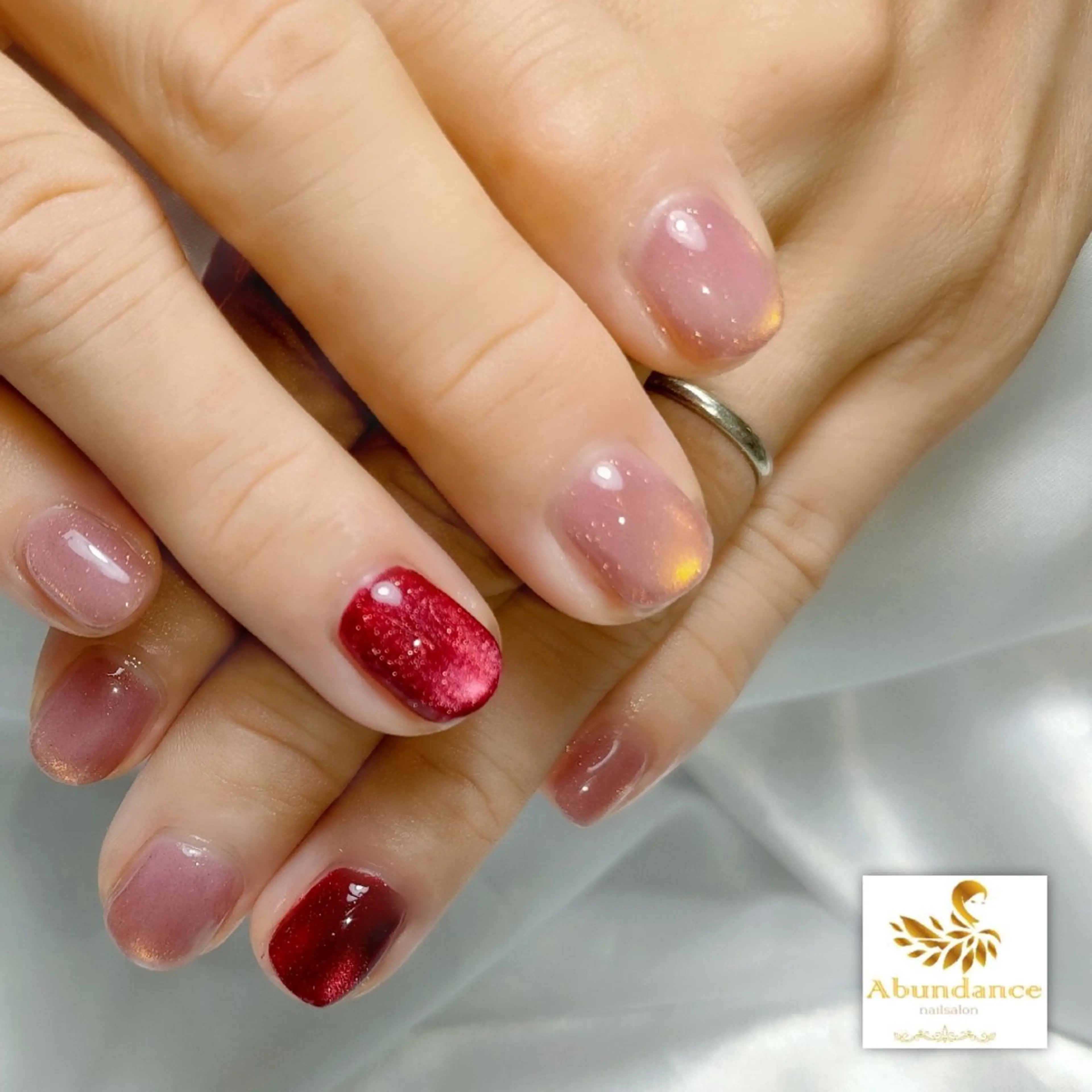 ネイル 赤色 ハンドネイル 完全予約制個室サロン Abundancesのネイルデザイン