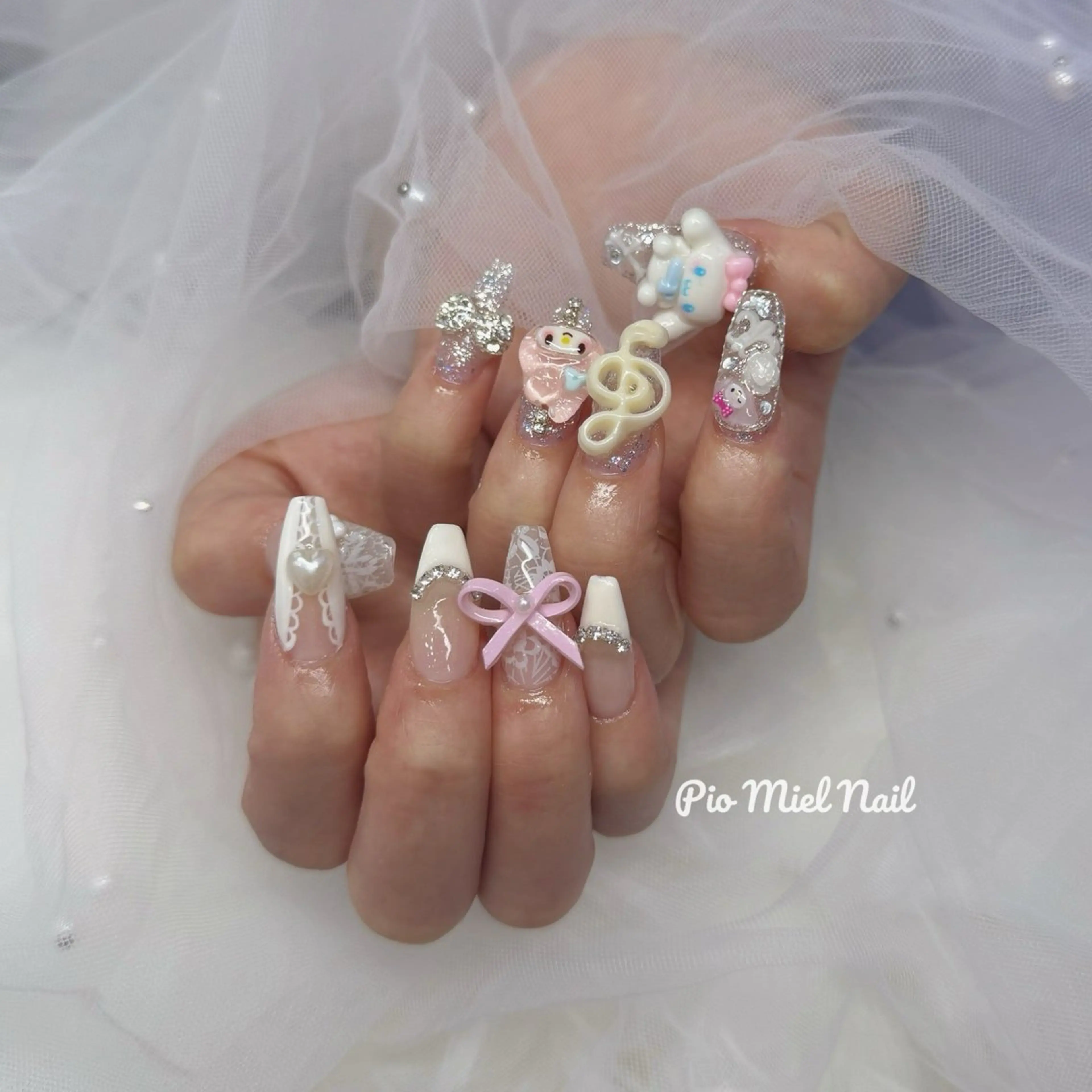 ネイル フレンチネイル ガーリー ハンドネイル momo 長さだしのネイルデザイン