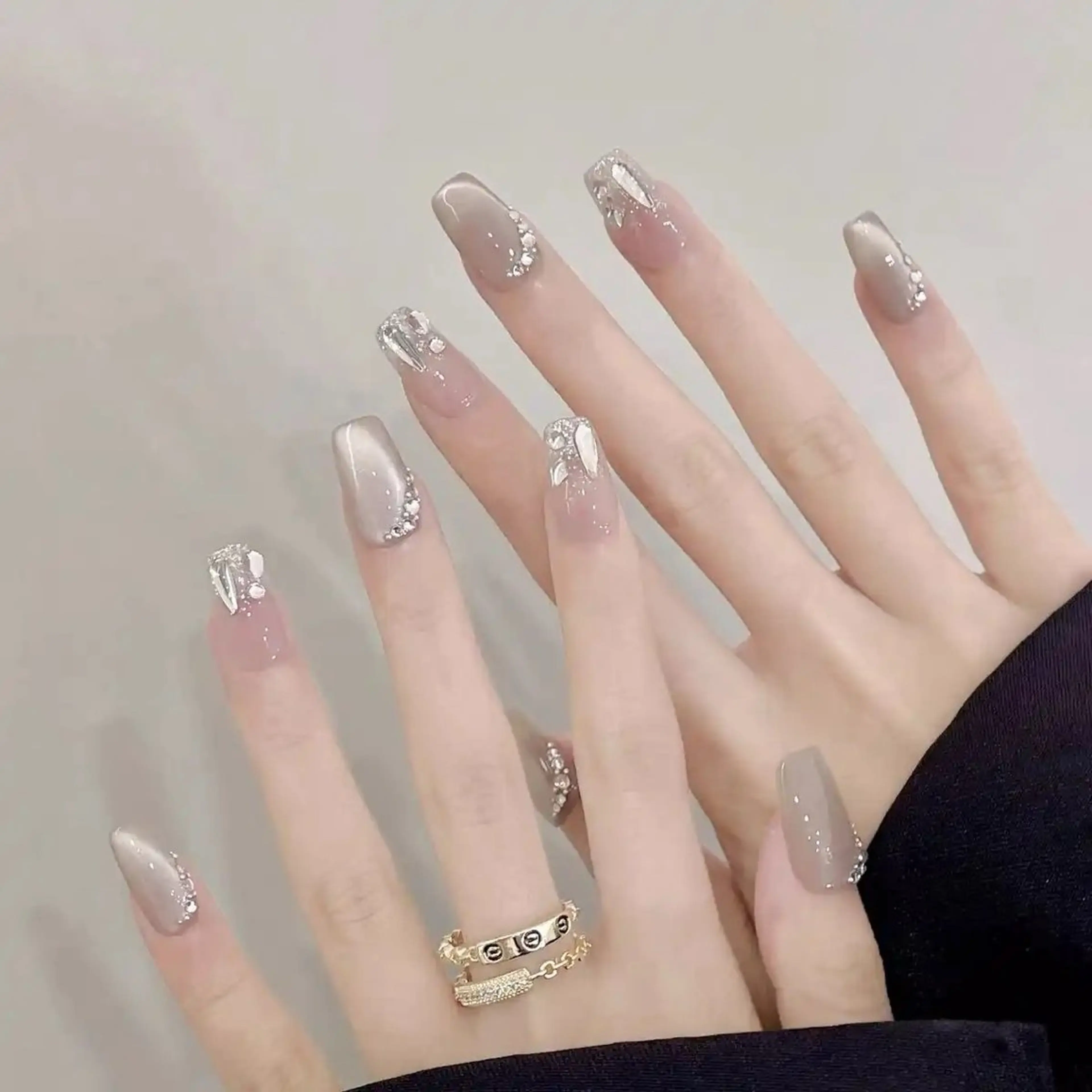 ミディアム 🌈 Laule'aのネイルデザイン