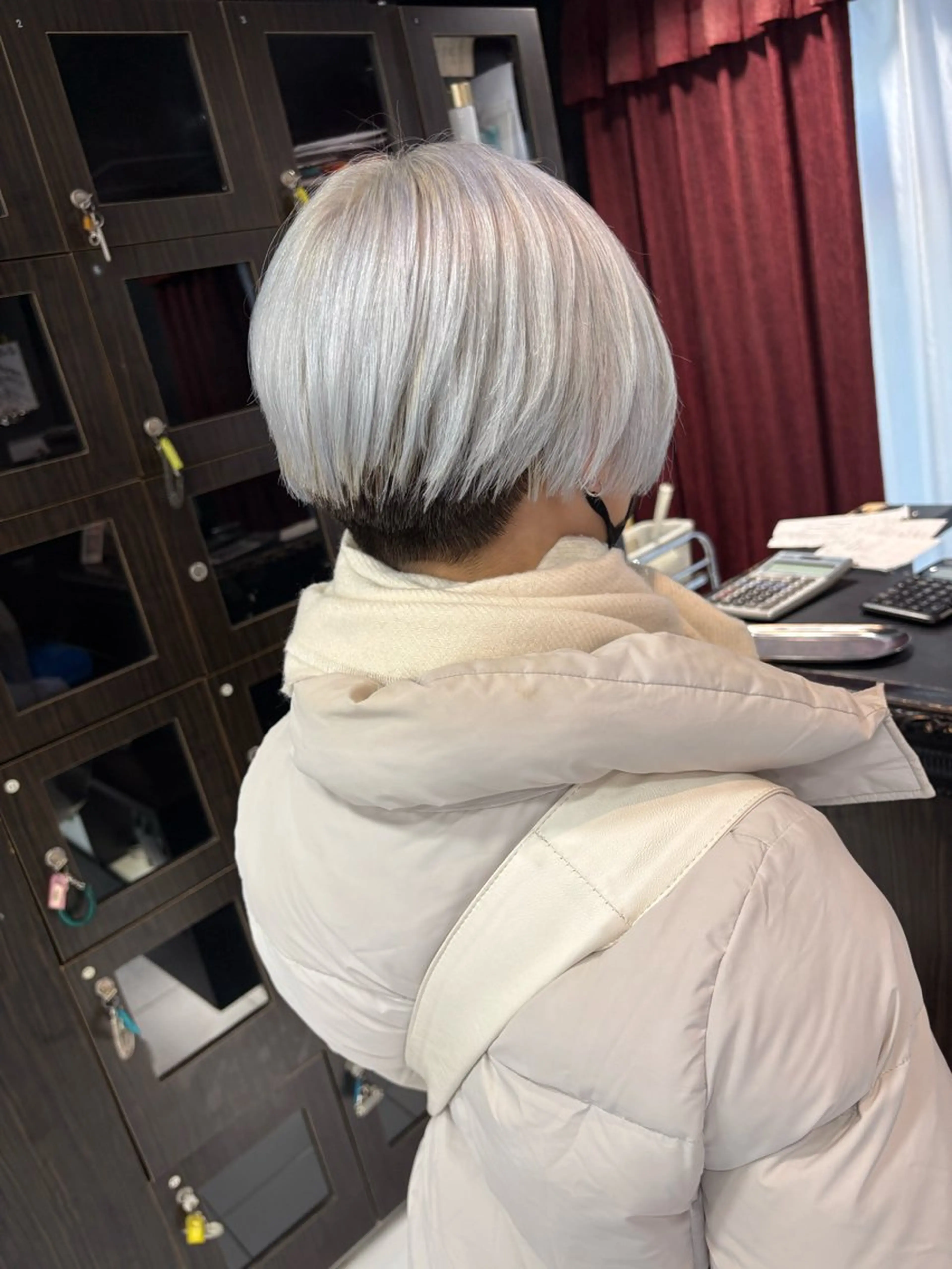 ショート カラー シルバー ホワイトシルバー 刈り上げ ヘアカラー トリートメント ホワイト/店長/カラ ー講師/錦糸町/岩崎のヘアスタイル