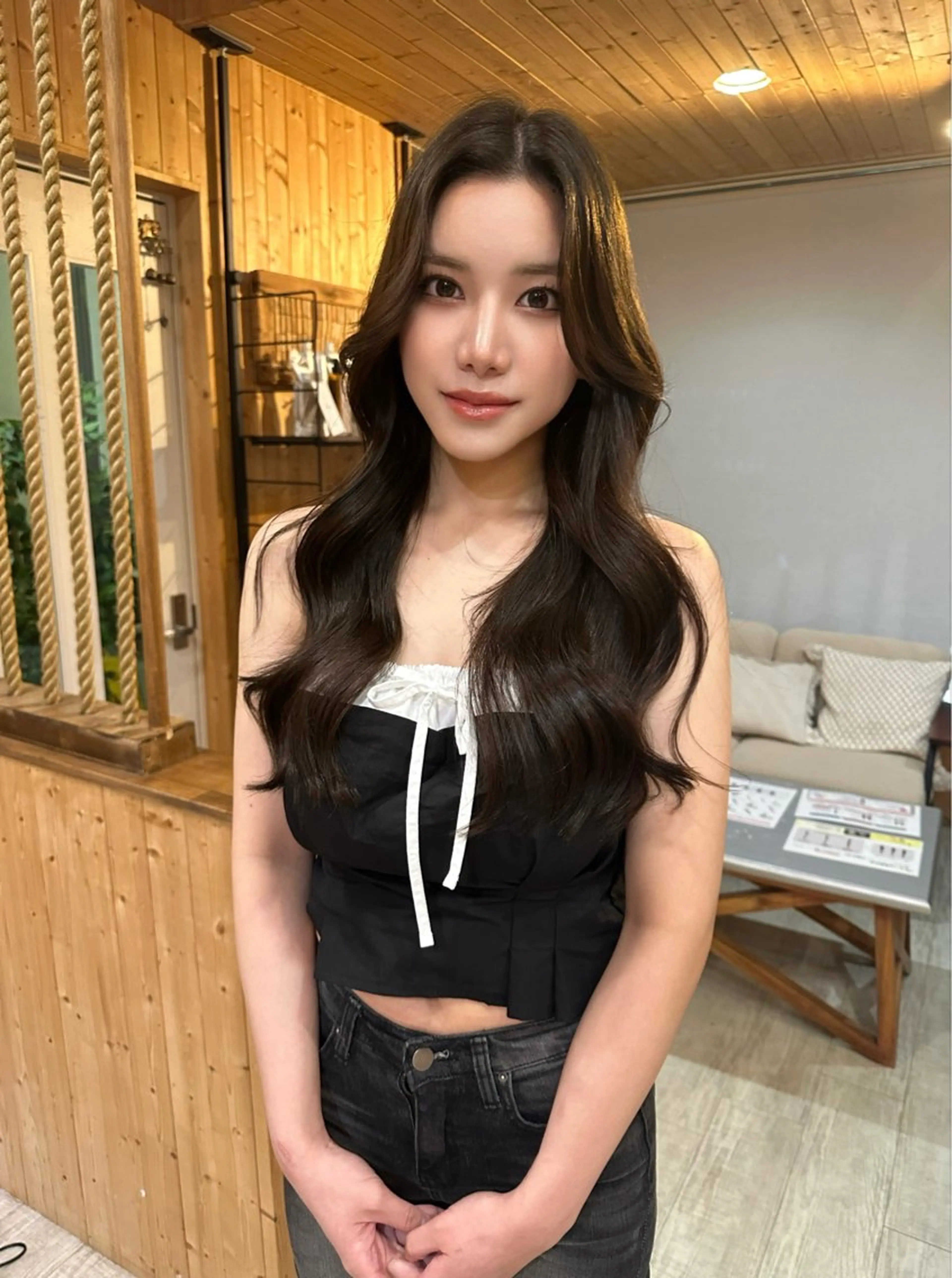 ロング 韓国レイヤー外国人風 透明感カラー髪質改善のヘアスタイル