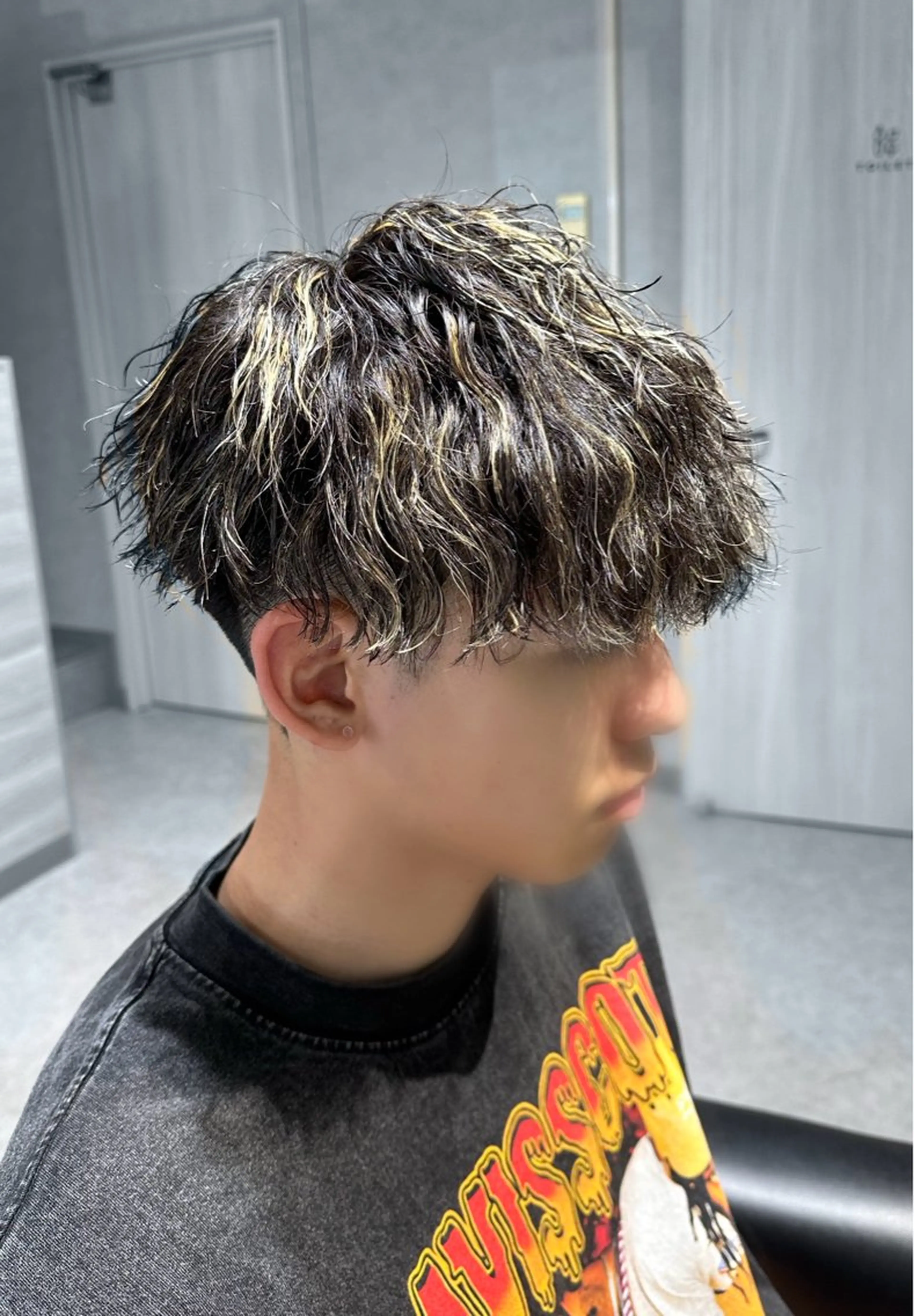 パーマ メンズ センターパート ダウンパーマ カルマパーマ マッシュ メンズパーマ カット パーマ 野村 俊太のヘアスタイル