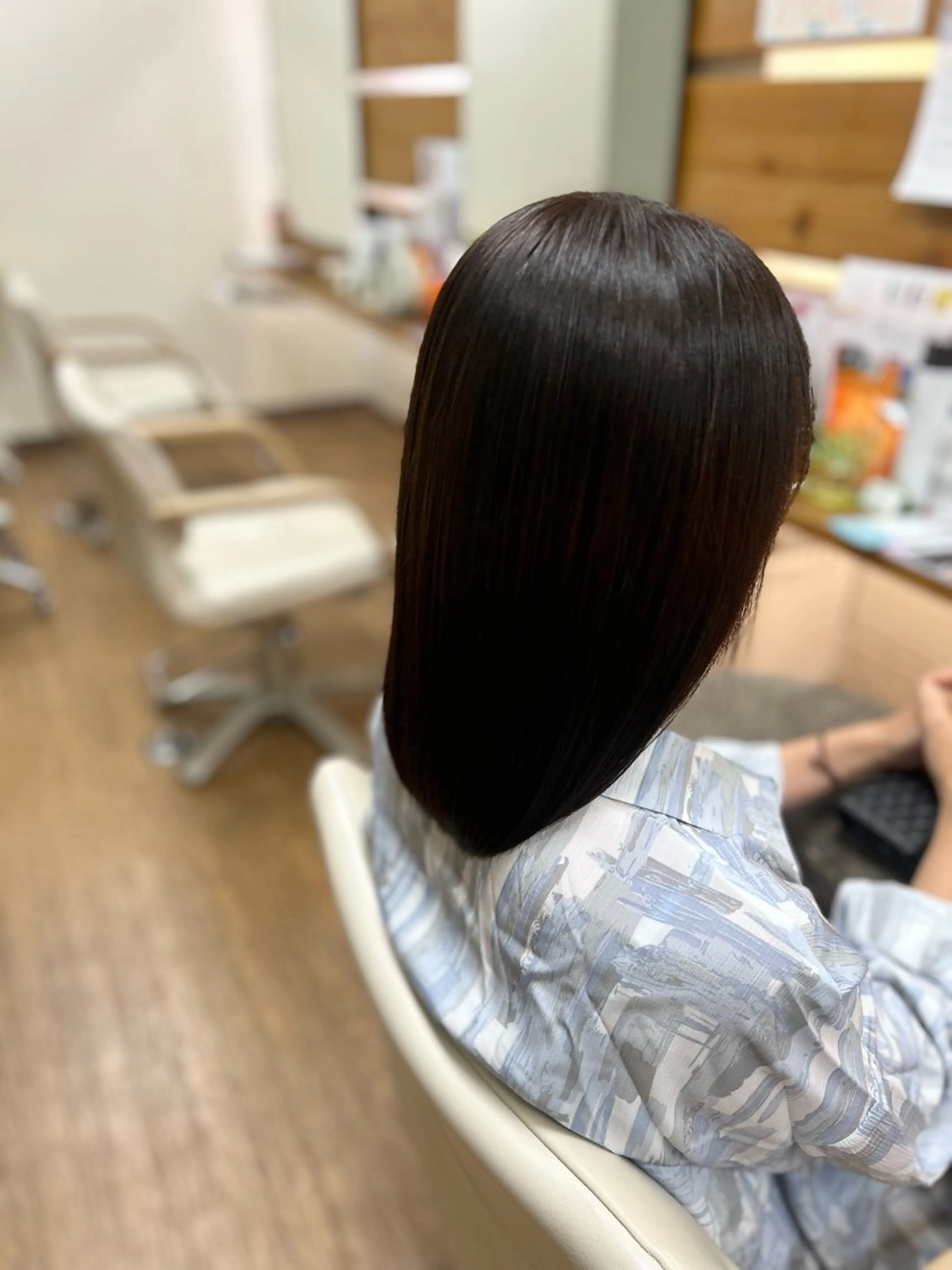 ミディアム 神谷 千明のヘアスタイル