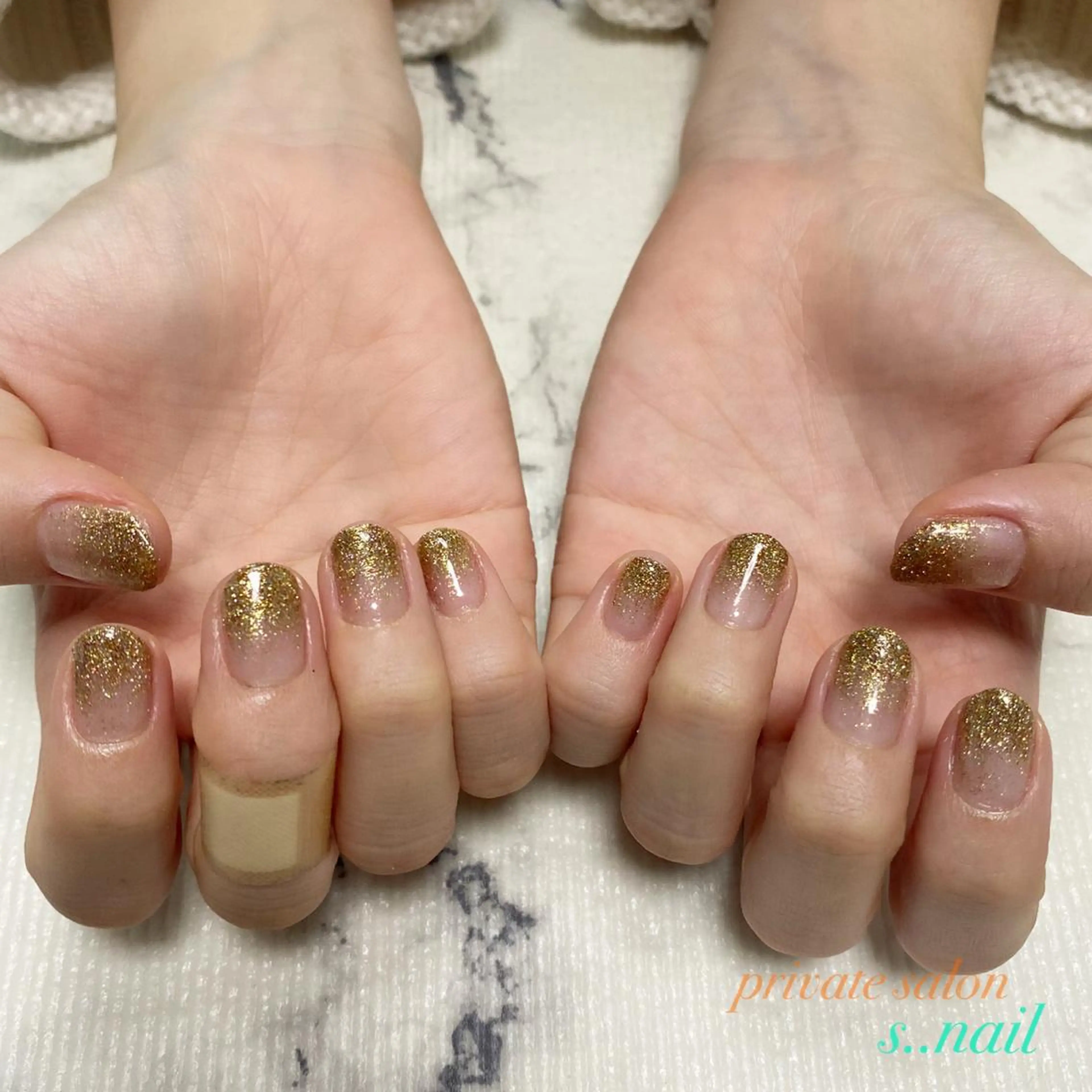 ネイル ブラウン ゴールド ラメ(グリッター) ラメグラデーション ハンドネイル フットネイル s..nail / MORITAのネイルデザイン