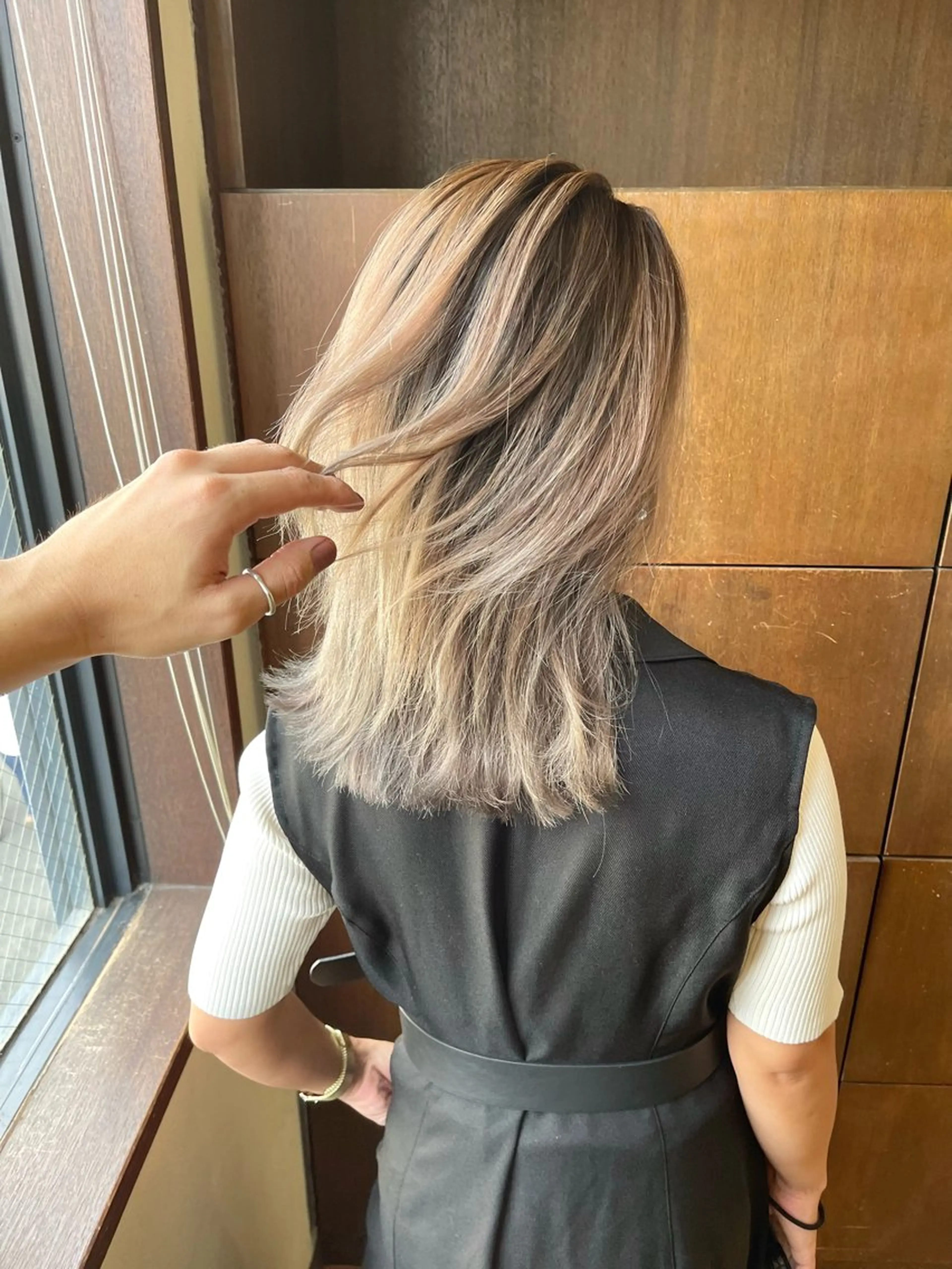 ショート カラー バレイヤージュ レイヤーカット カット ヘアカラー トリートメント 髪質改善ｶﾗｰ ｹｱﾌﾞﾘｰﾁ/ﾀﾑのヘアスタイル