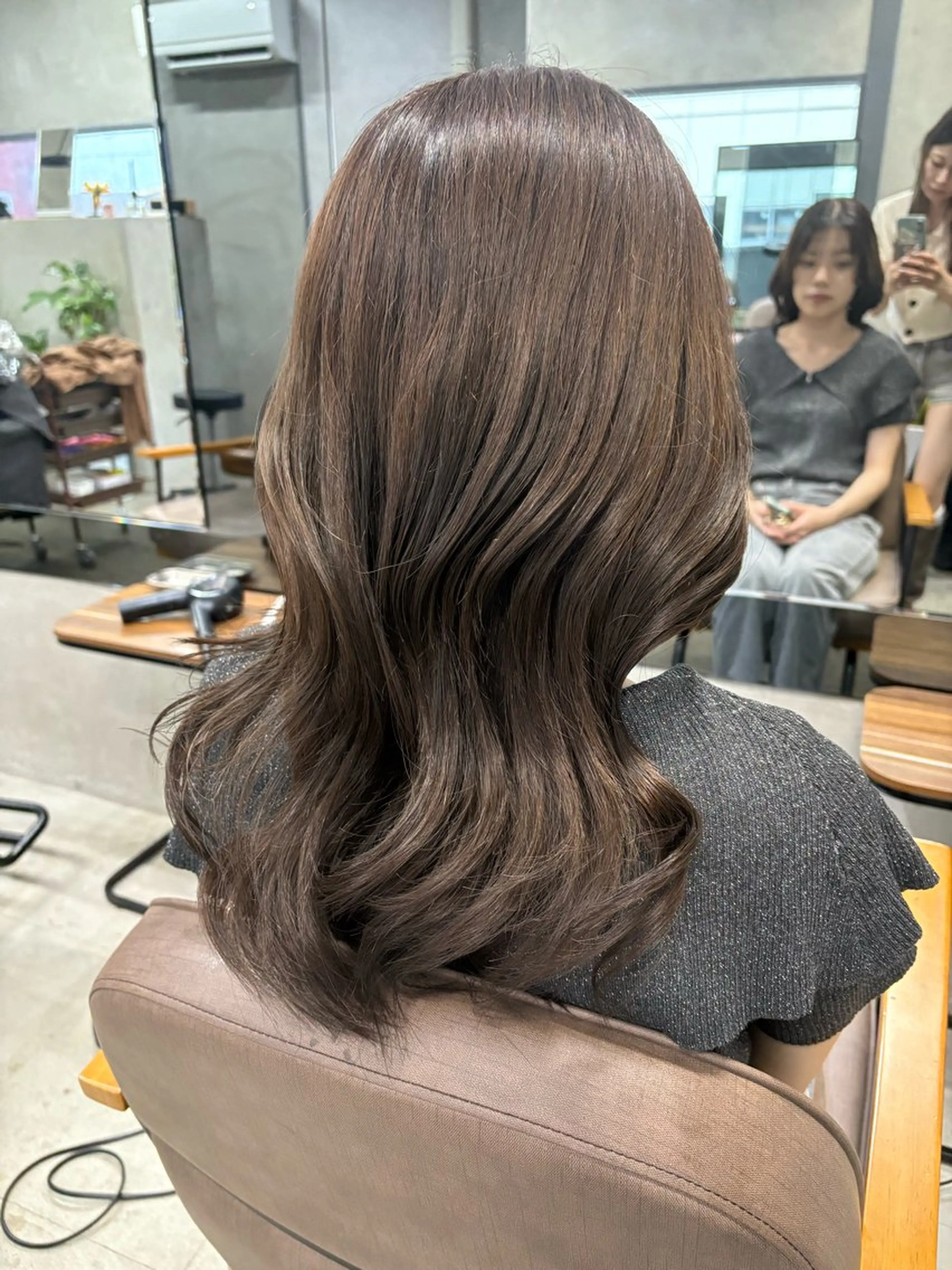 セミロング カラー ベージュカラー AIRI layer cut hairのヘアスタイル