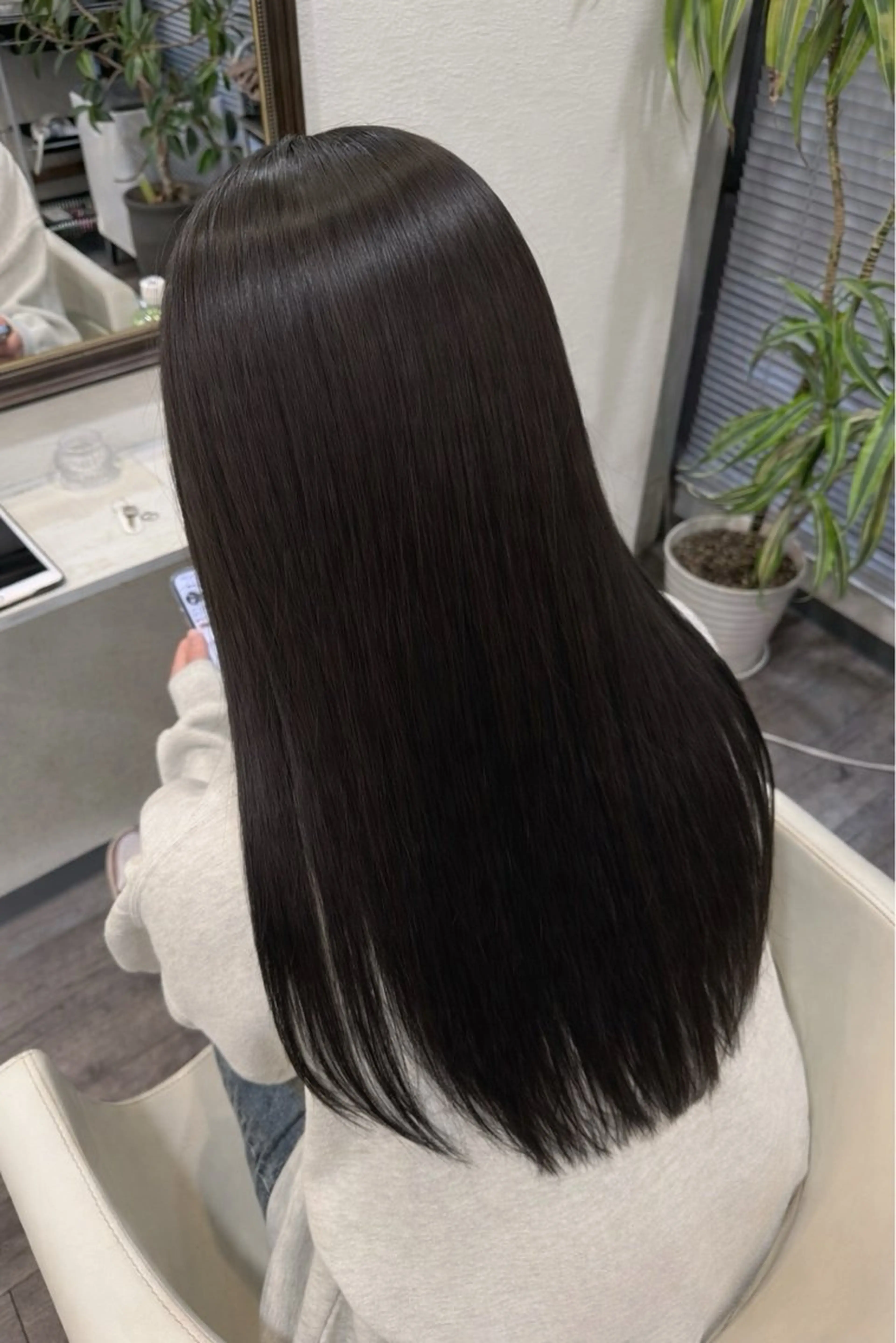 ロング カラー ブリーチ 透明感カラー グレージュ ラベンダーカラー ラベンダーグレージュ カット 縮毛矯正 トリートメント 櫟本 来夢のヘアスタイル