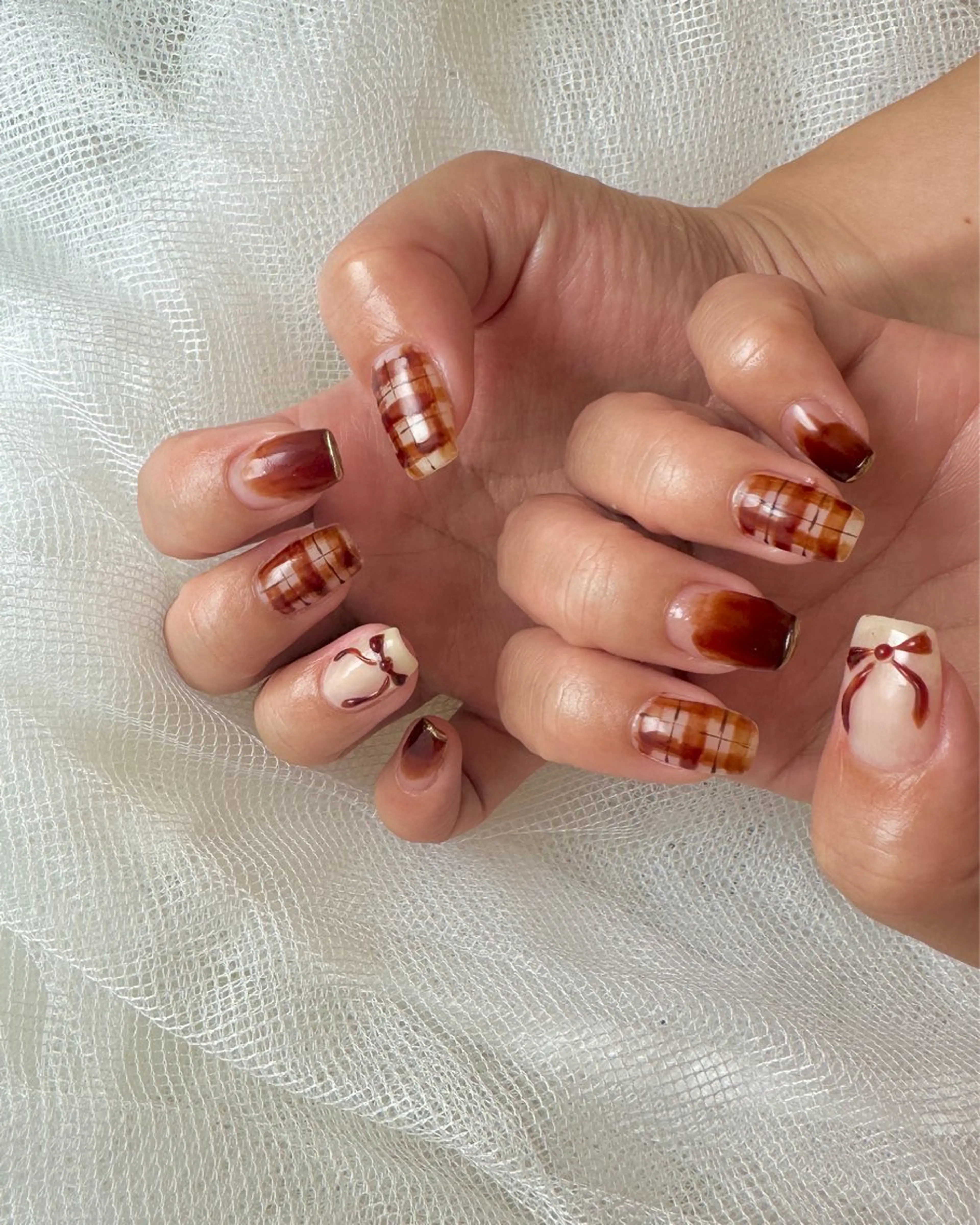 ネイル ブラウン リボン ツイードネイル 冬ネイル ハンドネイル YURI ◡̈ nagoyaのネイルデザイン