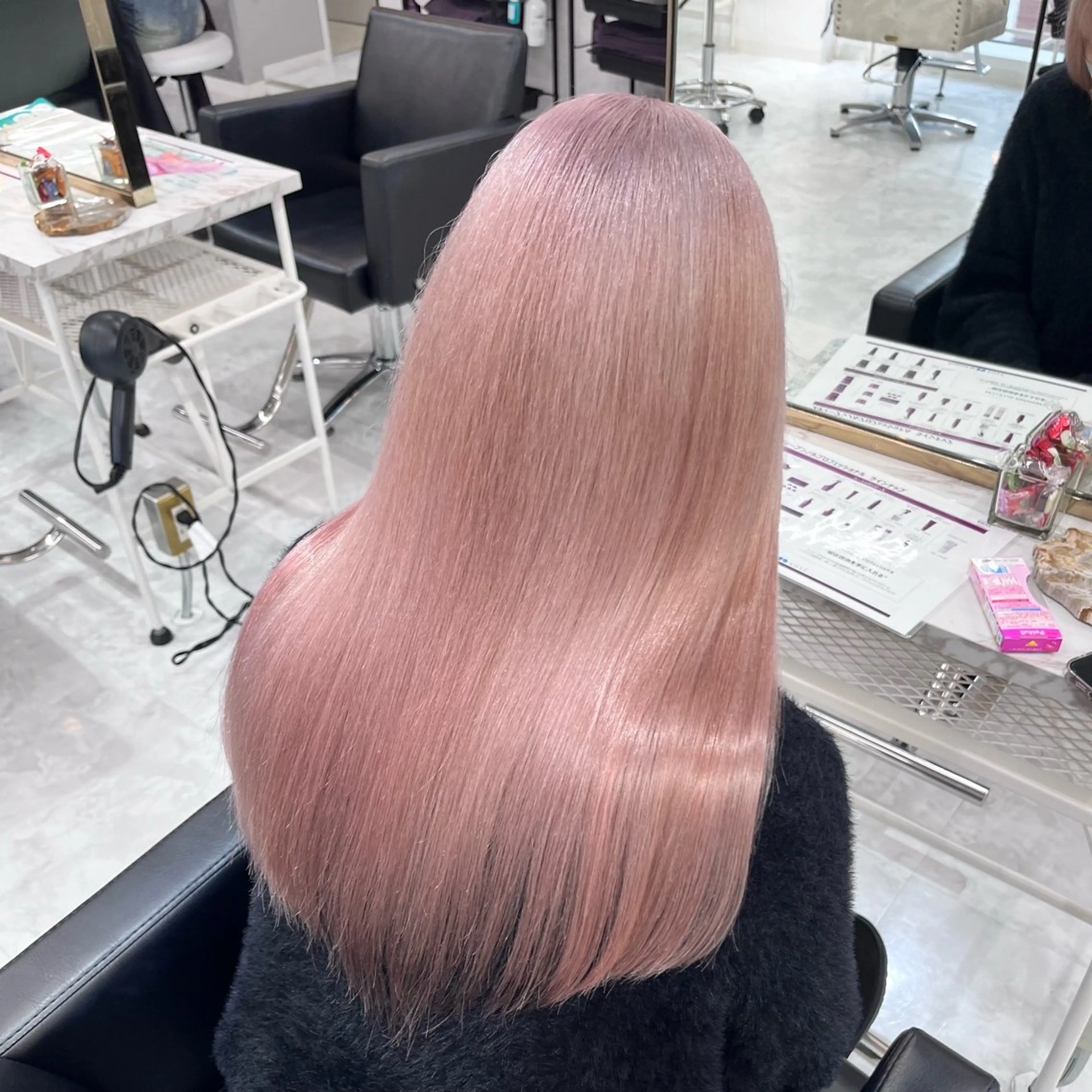 ロング カラー ピンクカラー ホワイトピンク ヘアカラー トリートメント 💎艶々ハイトーン MOE💍🤍のヘアスタイル