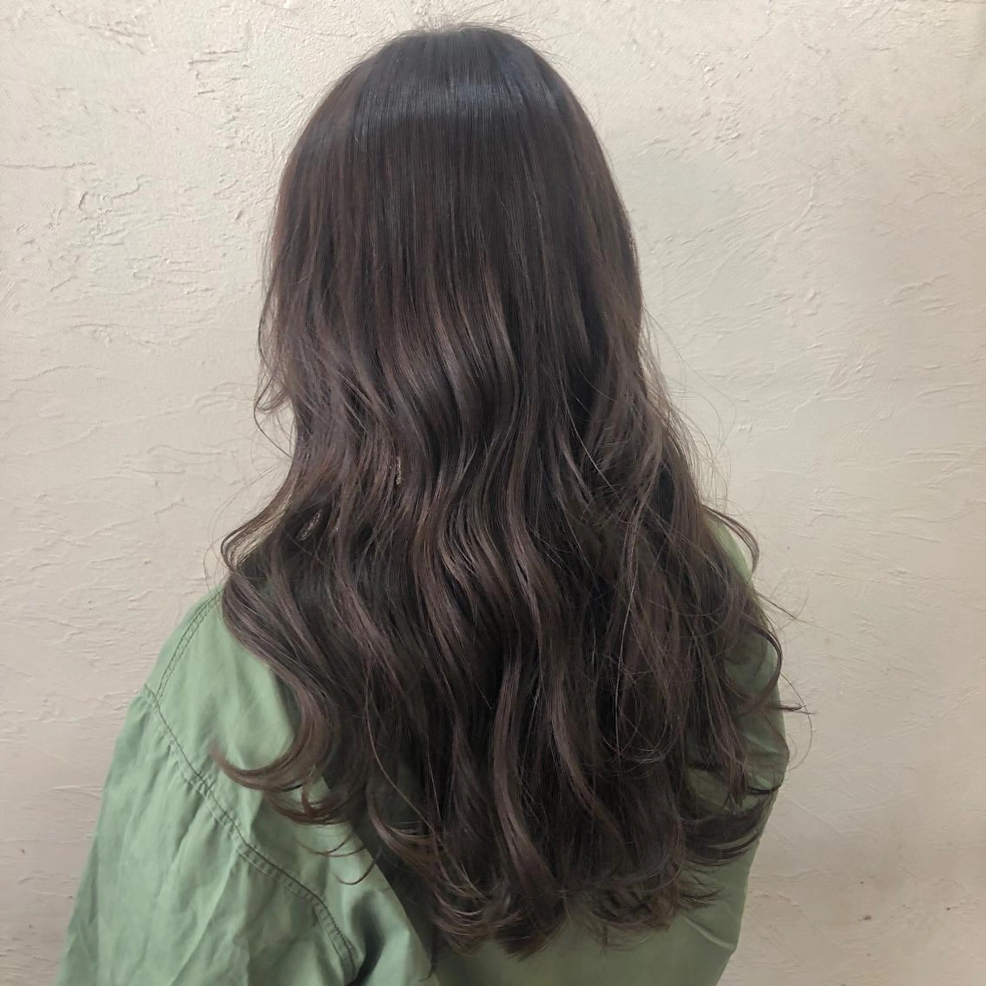 ロング カラー ベージュカラー オリーブベージュ ENIF ヤマグチアツコのヘアスタイル