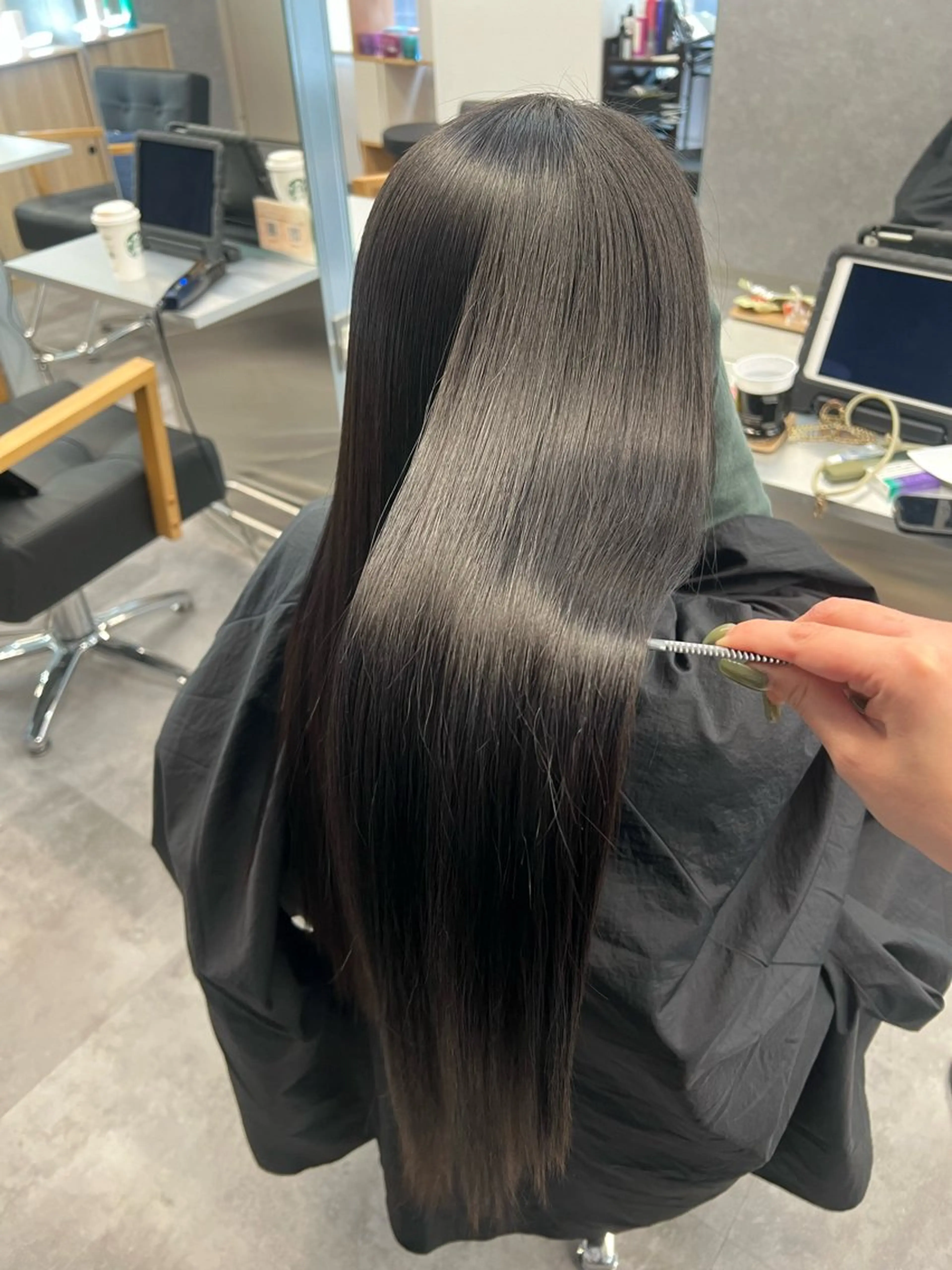 ロング パーマ カット 縮毛矯正 トリートメント 中井 一葉のヘアスタイル