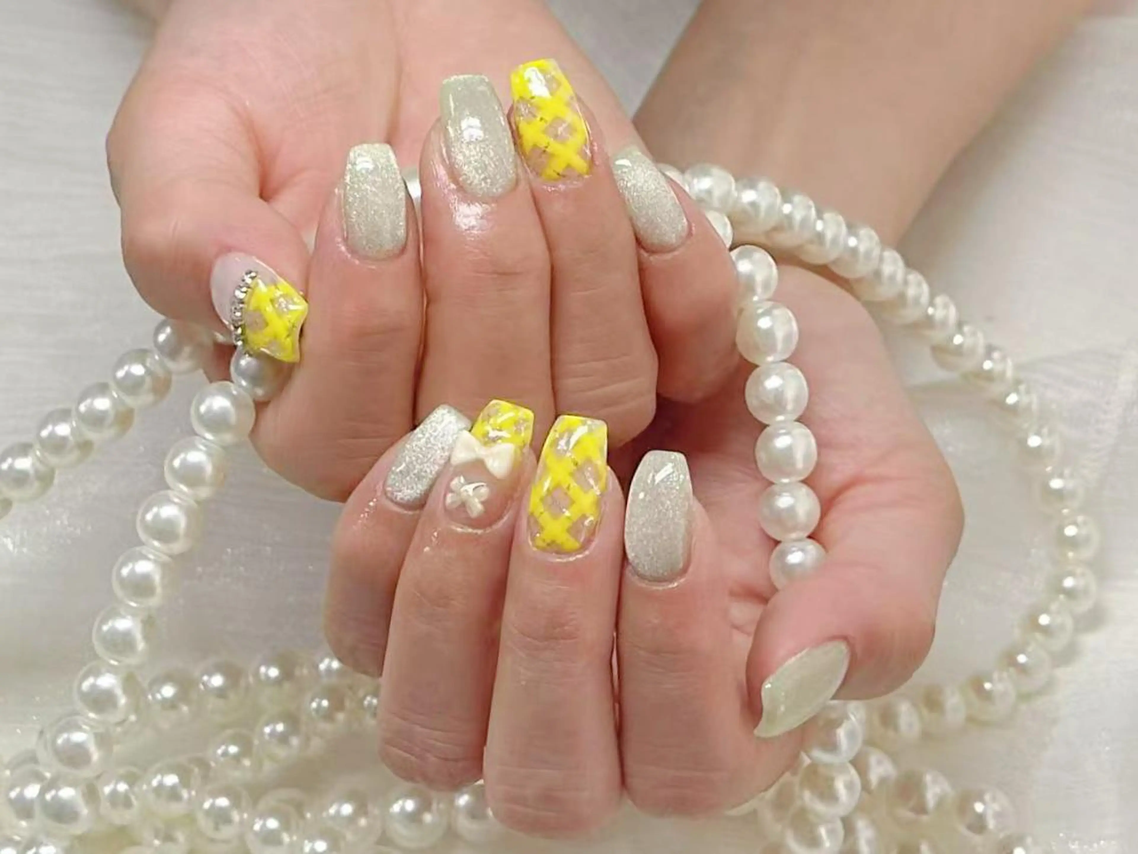 ネイル オーロラネイル 長さ出し フレンチネイル ガーリー キラキラネイル ハンドネイル Ru na🍳のネイルデザイン