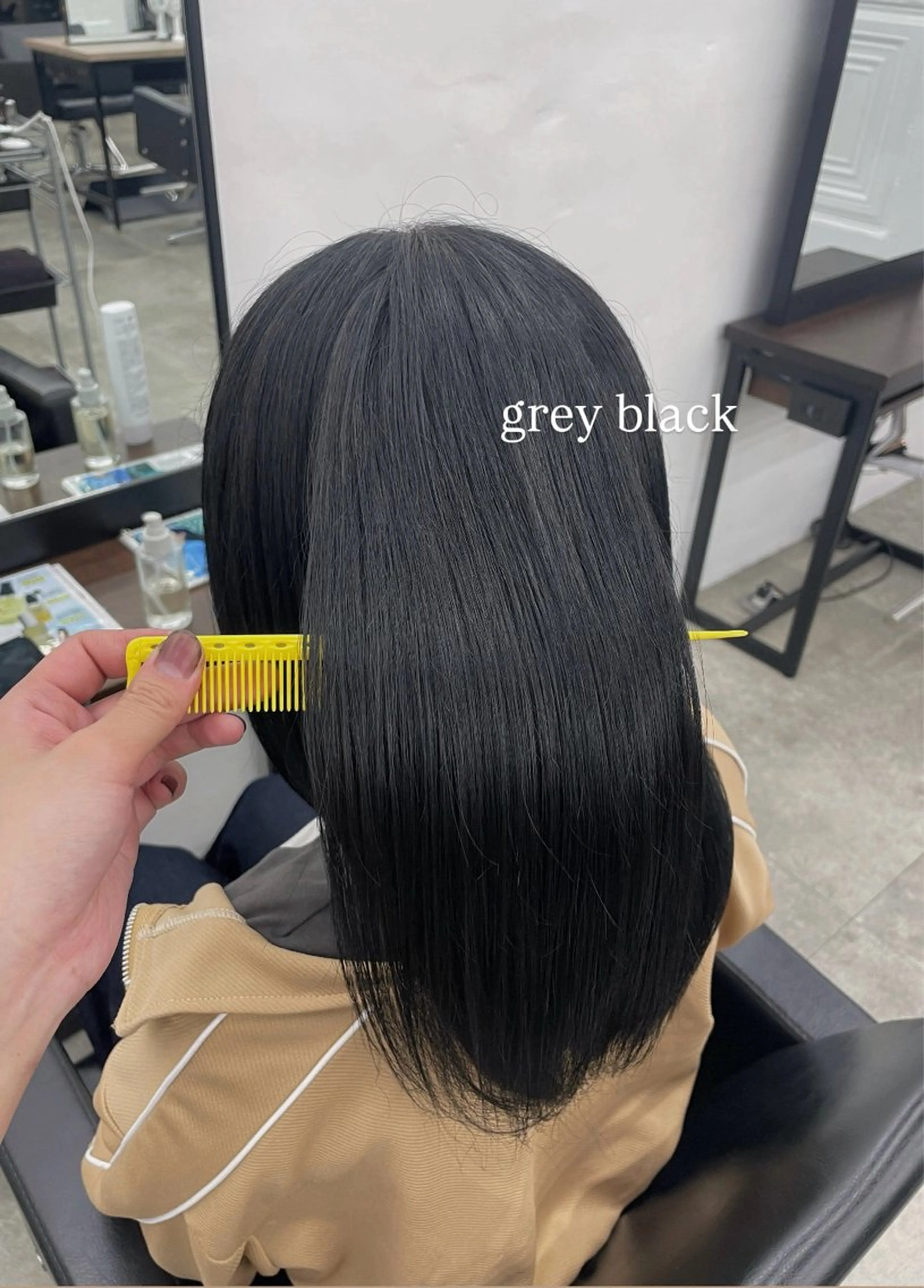 セミロング カラー 黒髪 ブリーチ グレーブラック 艶髪/トリートメント ⭐️KIRARI⭐️のヘアスタイル