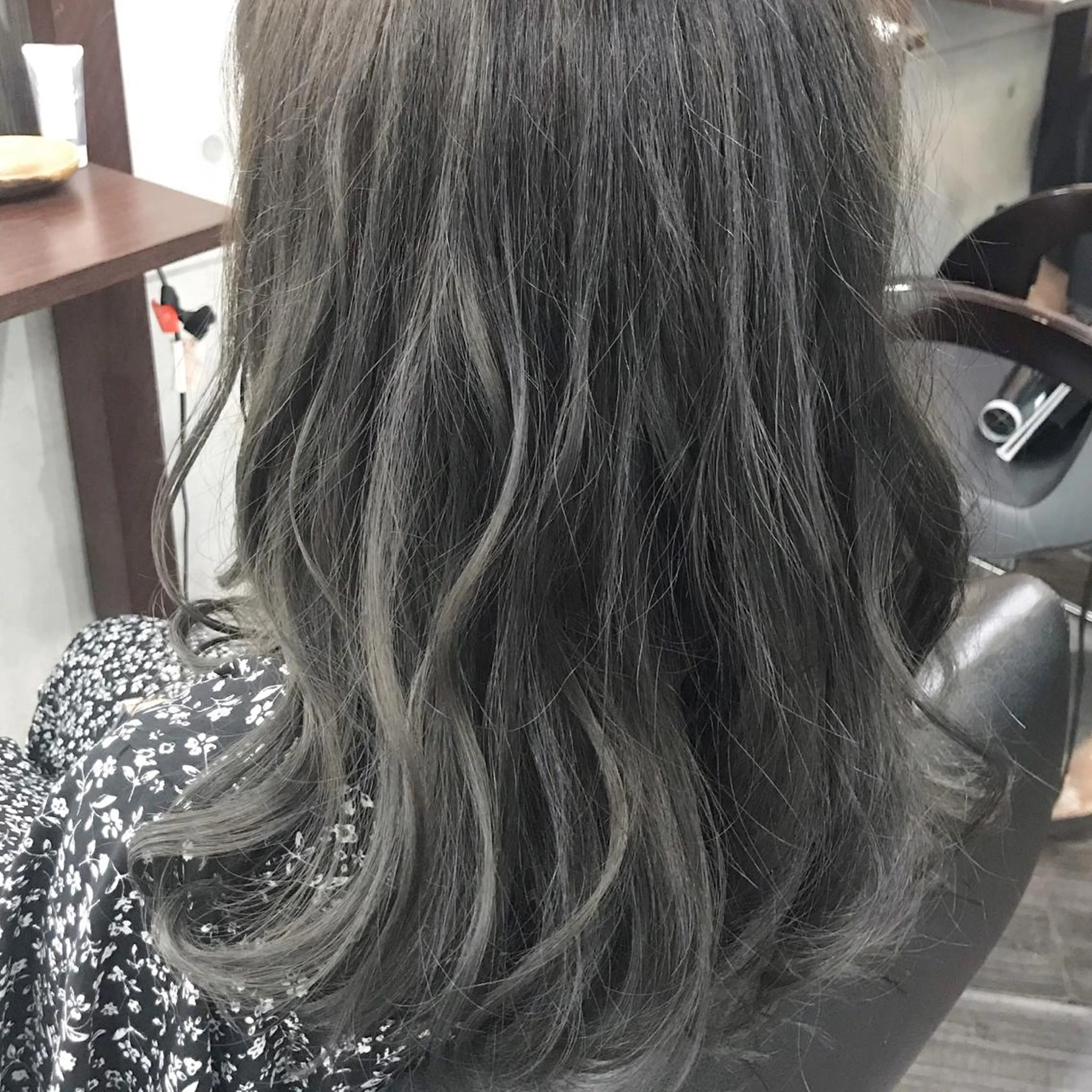 ロング カラー アッシュ アッシュグレー アッシュグレージュ ブリーチ グレージュ ヘアカラー トリートメント cocoru所属・＊横浜駅＊ 金子 誠也のヘアスタイル