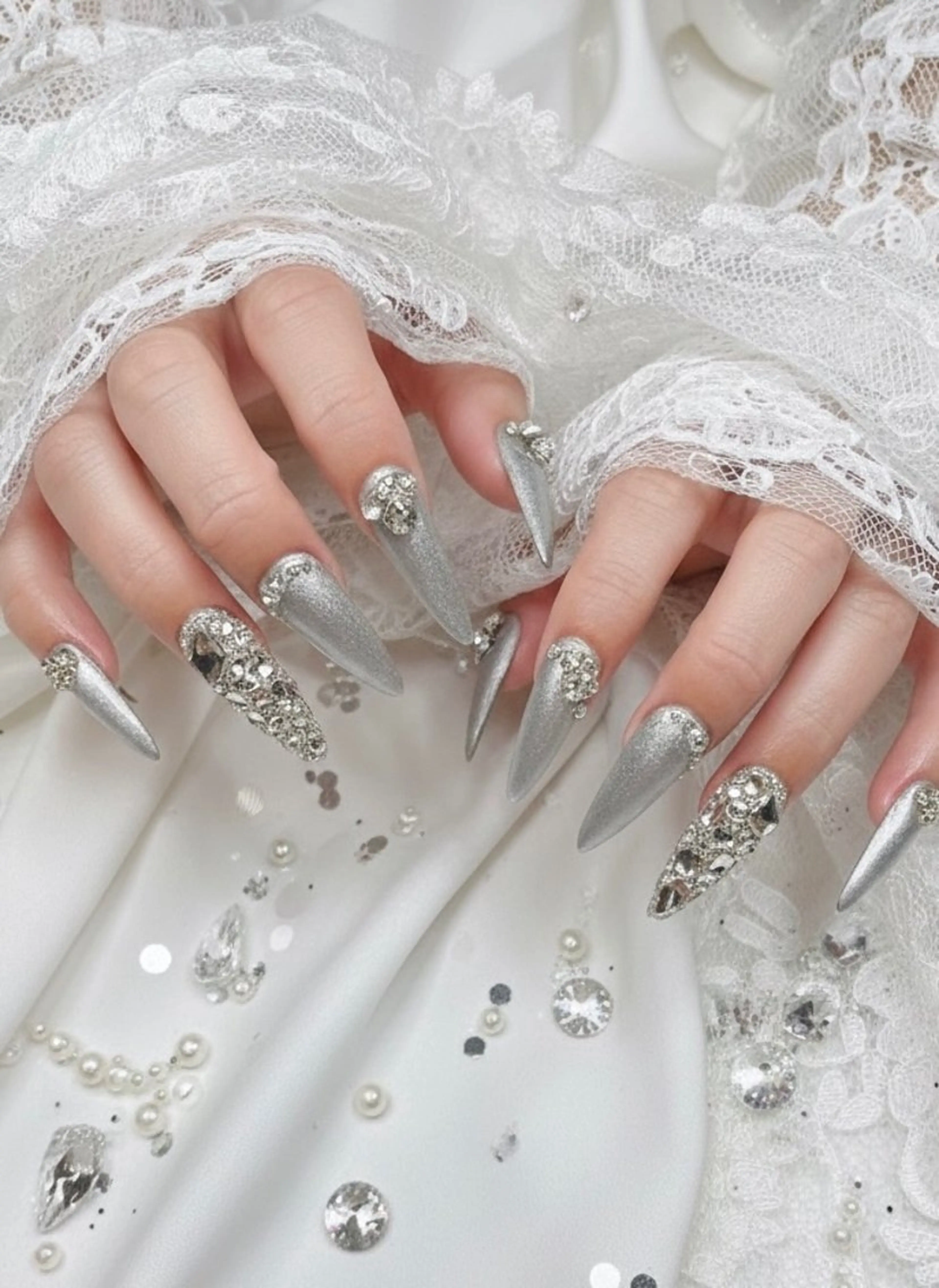 ネイル キラキラネイル ハンドネイル 24時間営業 UNABOMBAのネイルデザイン