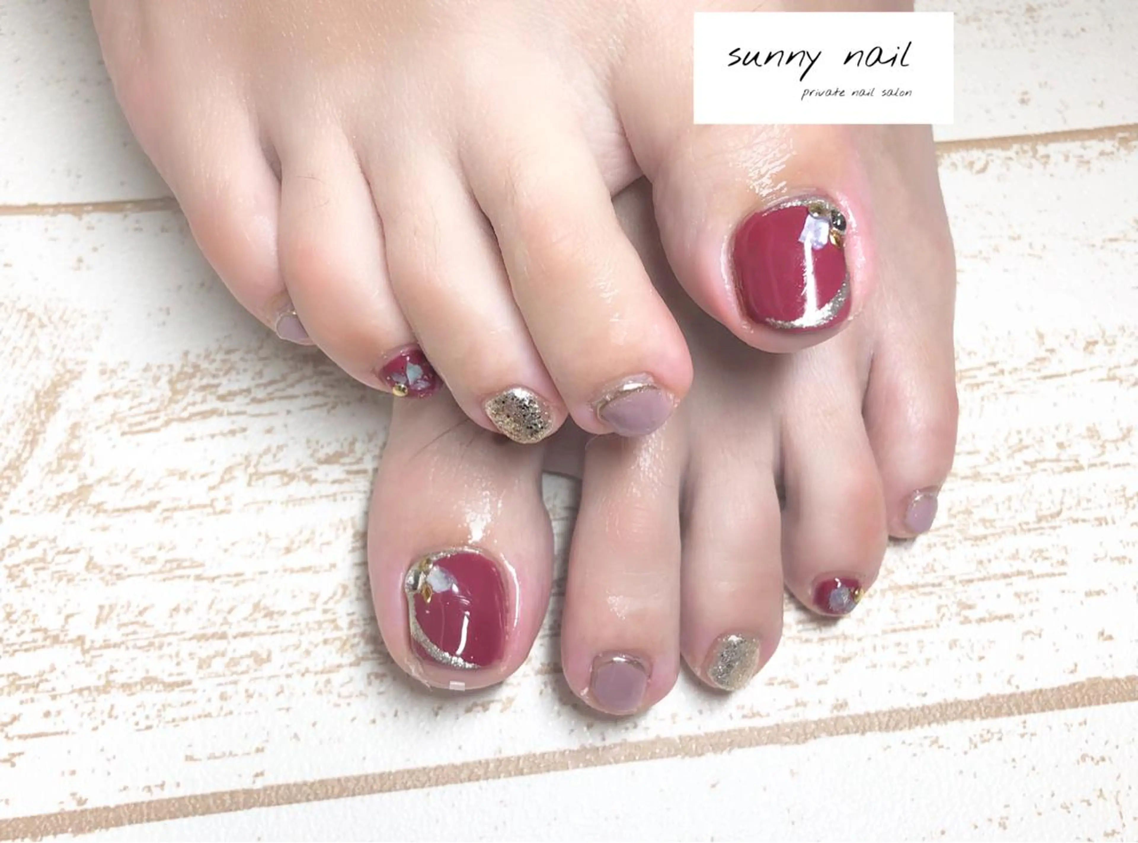 ネイル ボルドー フットネイル ジェルネイル ニュアンスネイル パラジェル sunny nailのネイルデザイン