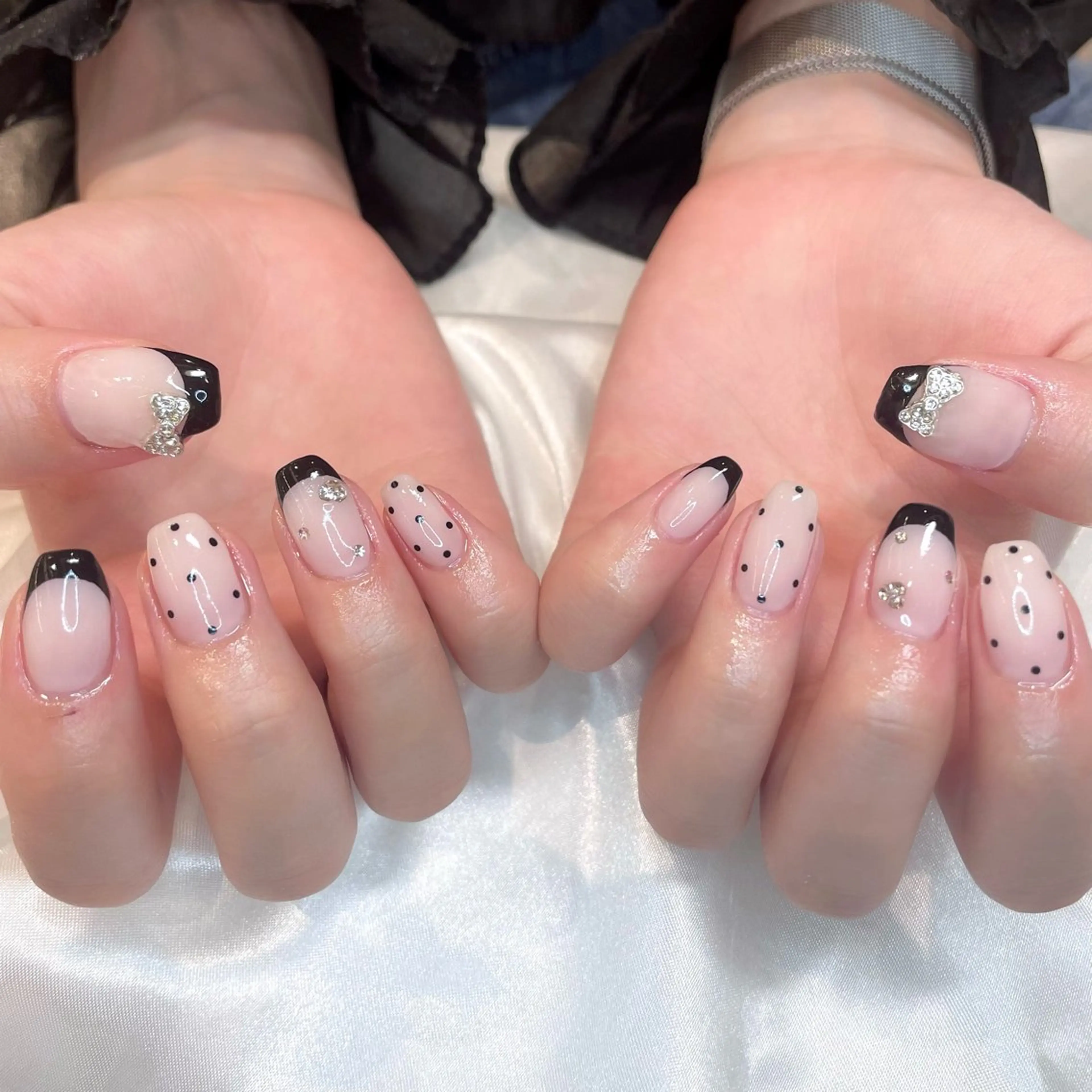 ネイル ドット フレンチネイル ハンドネイル Tsuki🌙/渋谷 /パラジェルのネイルデザイン