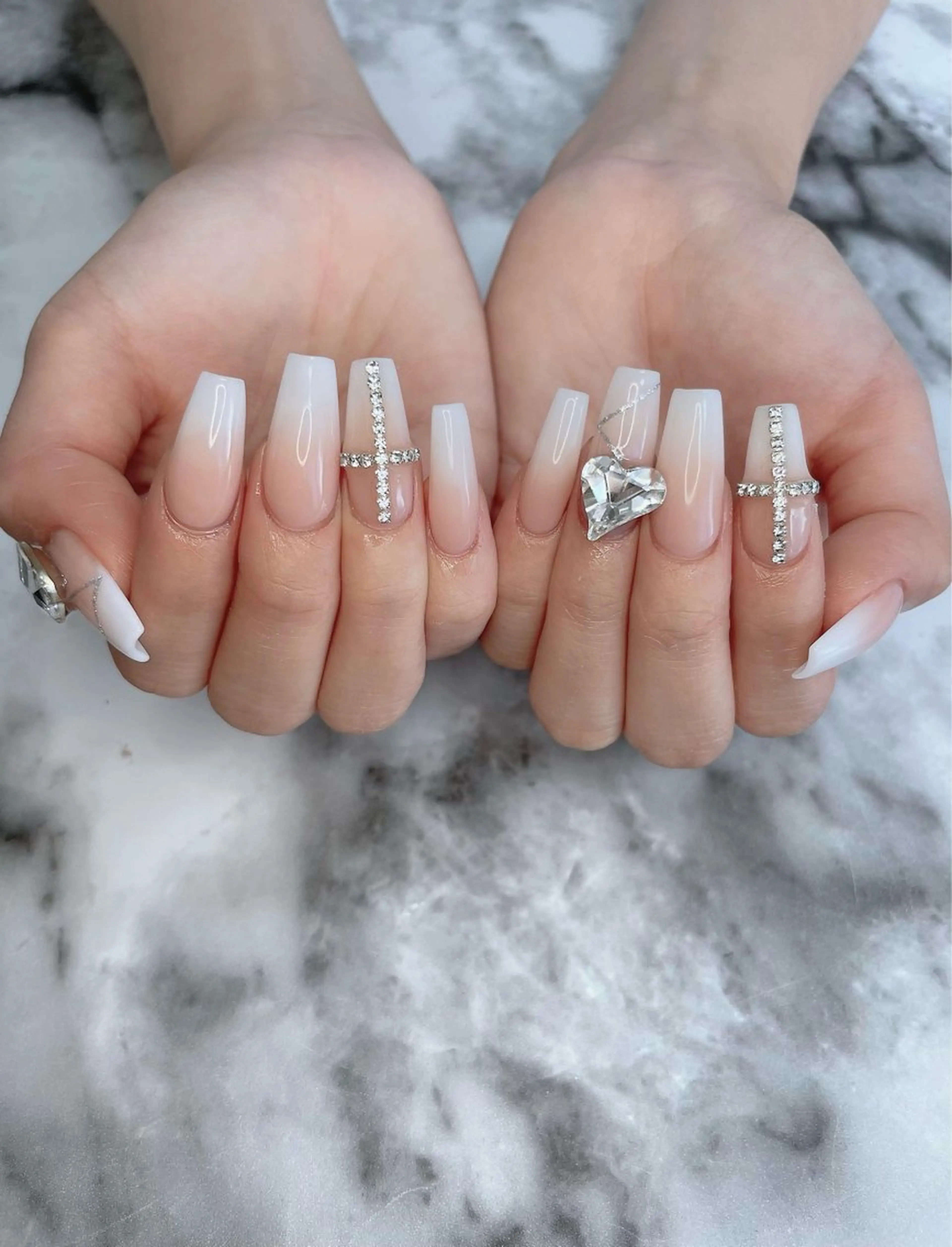 ネイル ハート ハンドネイル salon de belnetta所属・kayo 💅のネイルデザイン