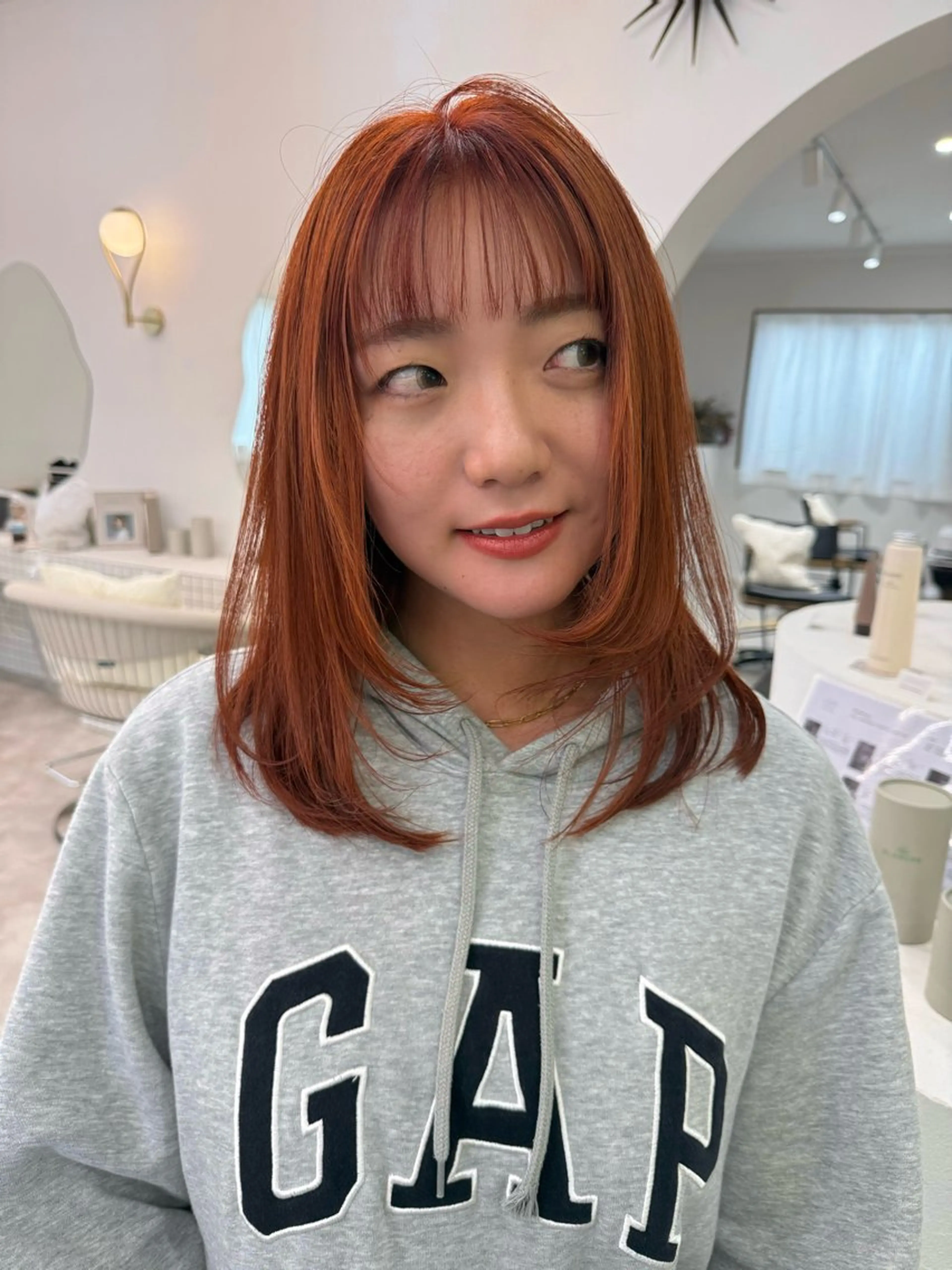 ミディアム カラー 喜屋武 美月のヘアスタイル