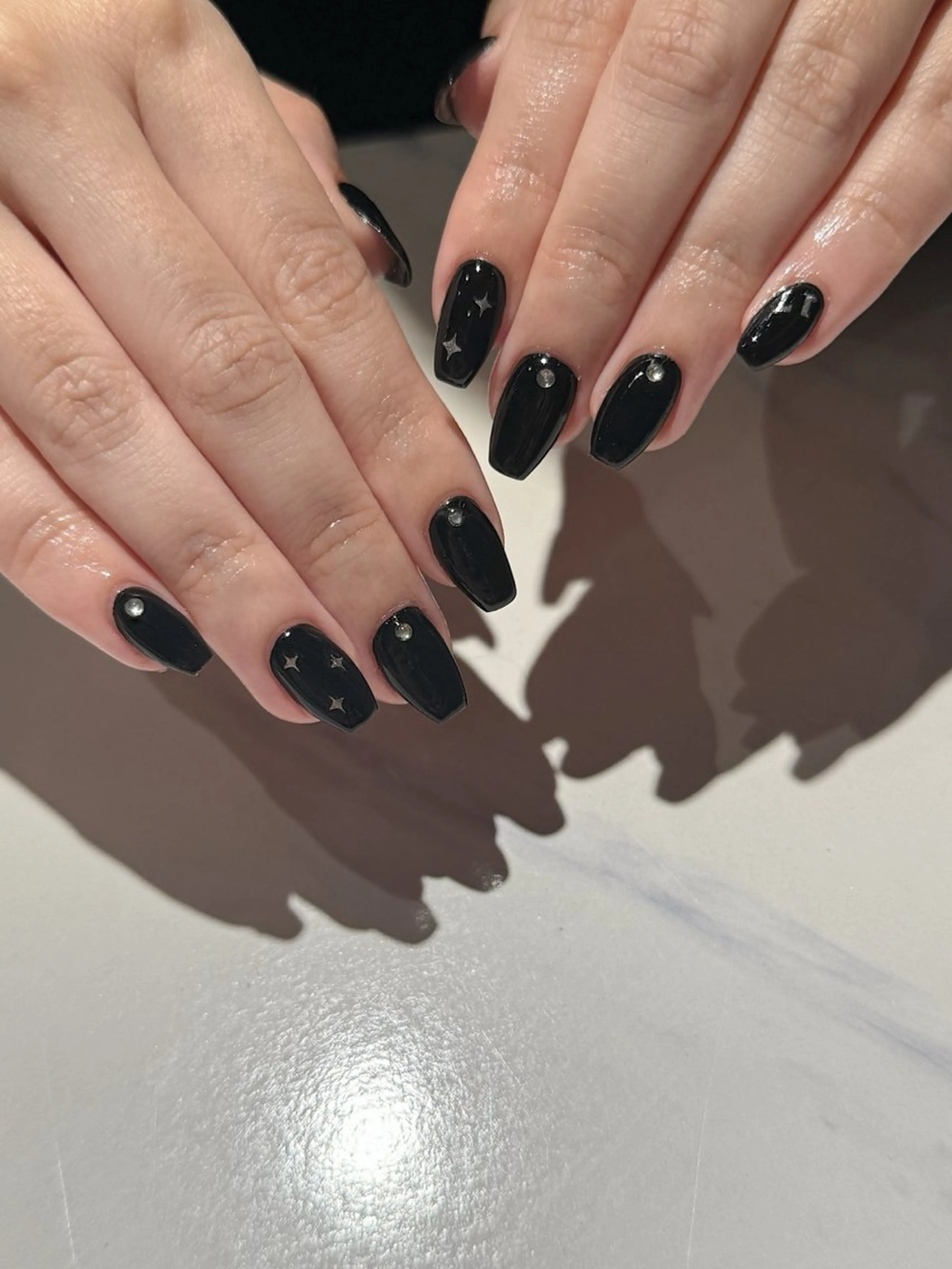 ミディアム ハンドネイル ハンドケア マシェリローズ所属・Macherie Roseのネイルデザイン