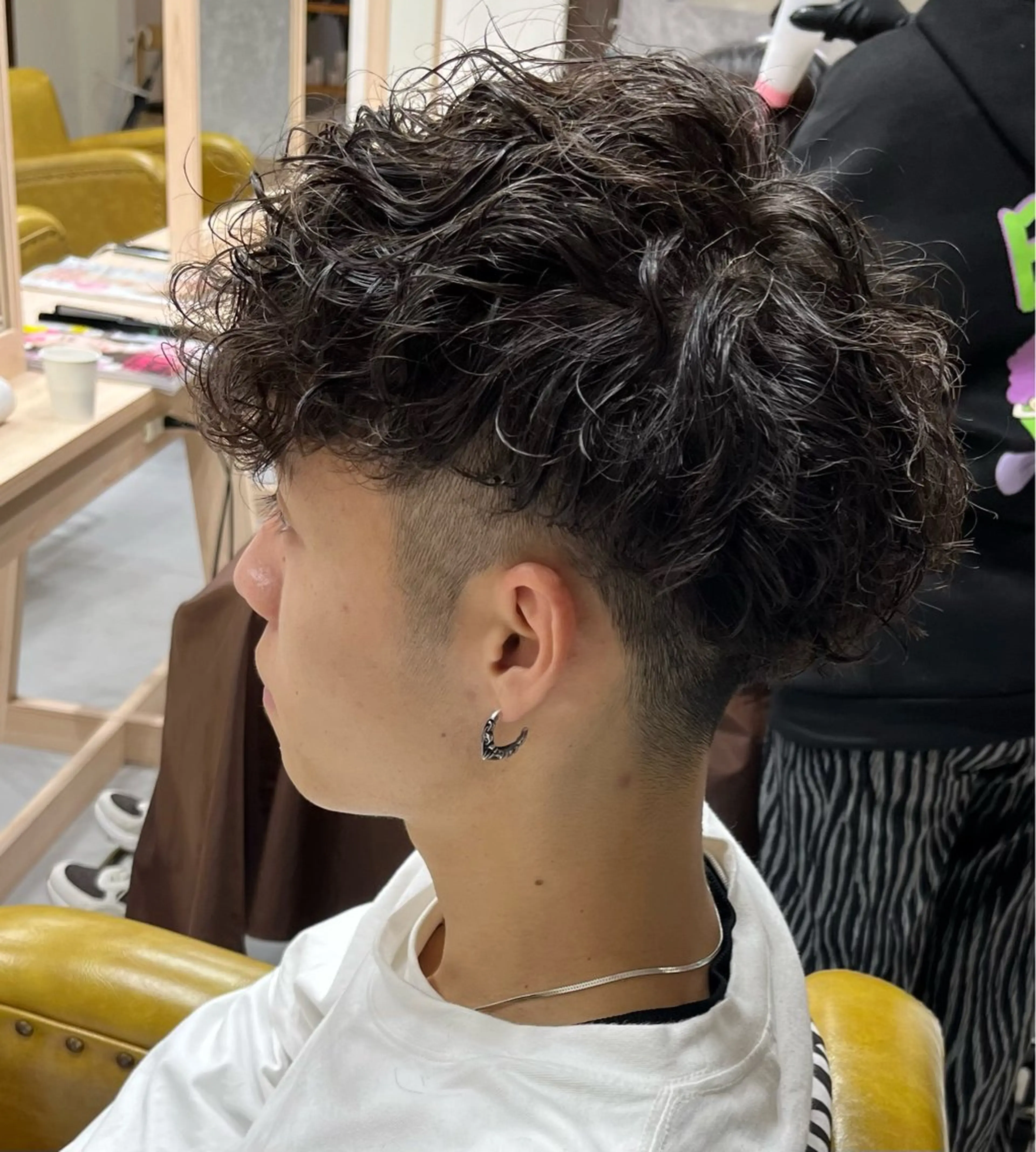 ショート パーマ メンズ スペインカール カット パーマ 峯 渉人のヘアスタイル