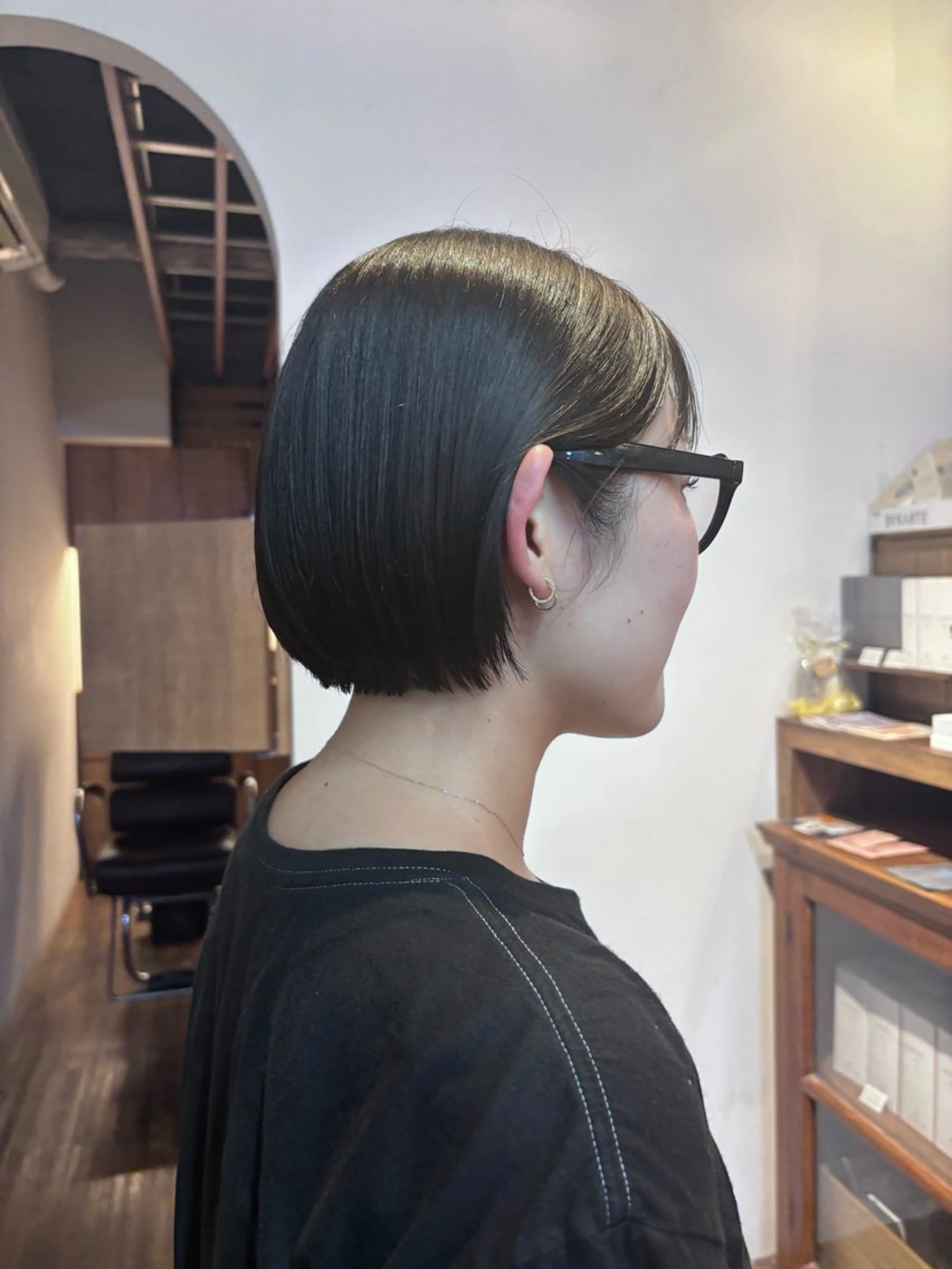 ショート ウシロダ メグミのヘアスタイル