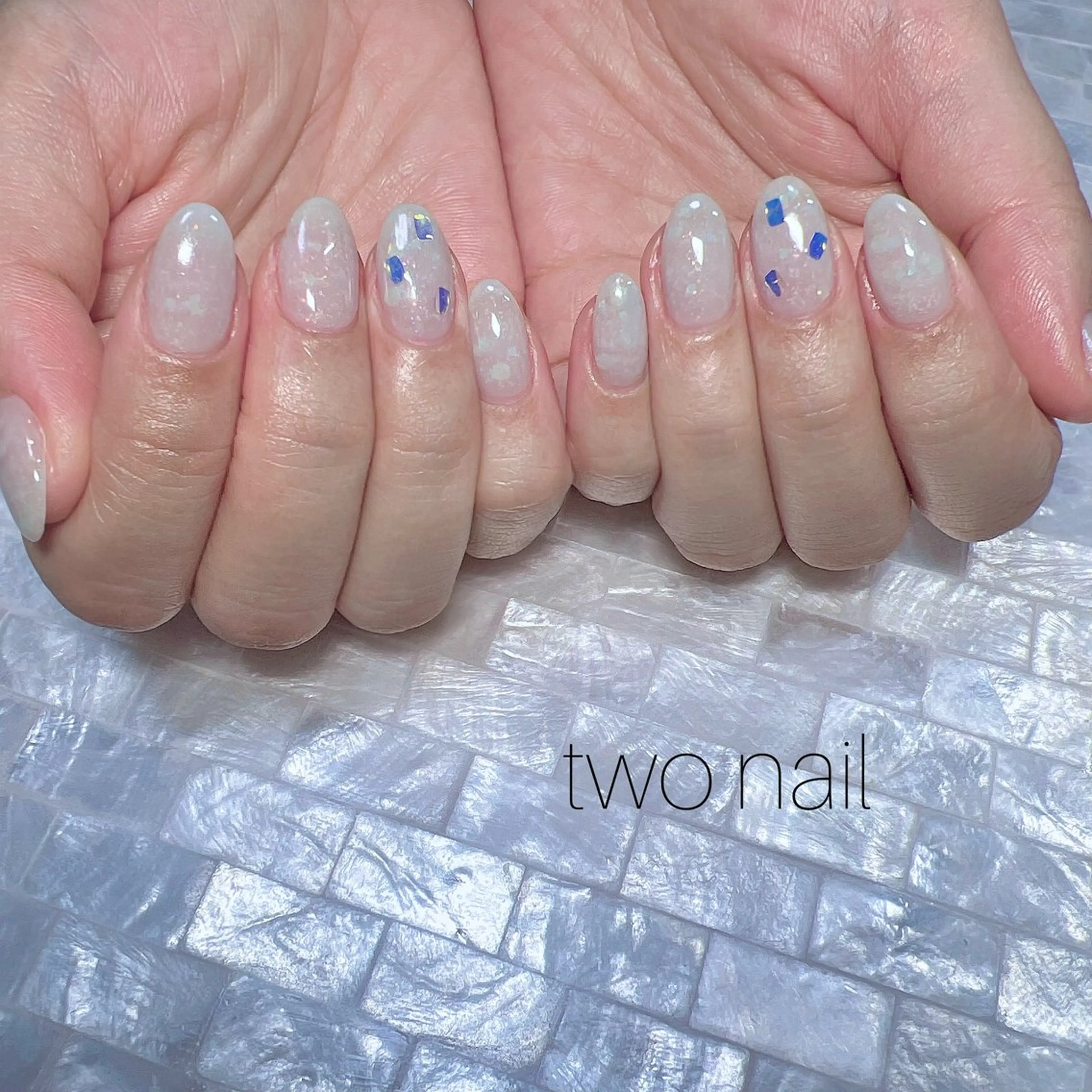 ネイル オーロラネイル キラキラネイル ネイルチップ ホワイト ハンドネイル two nailのネイルデザイン