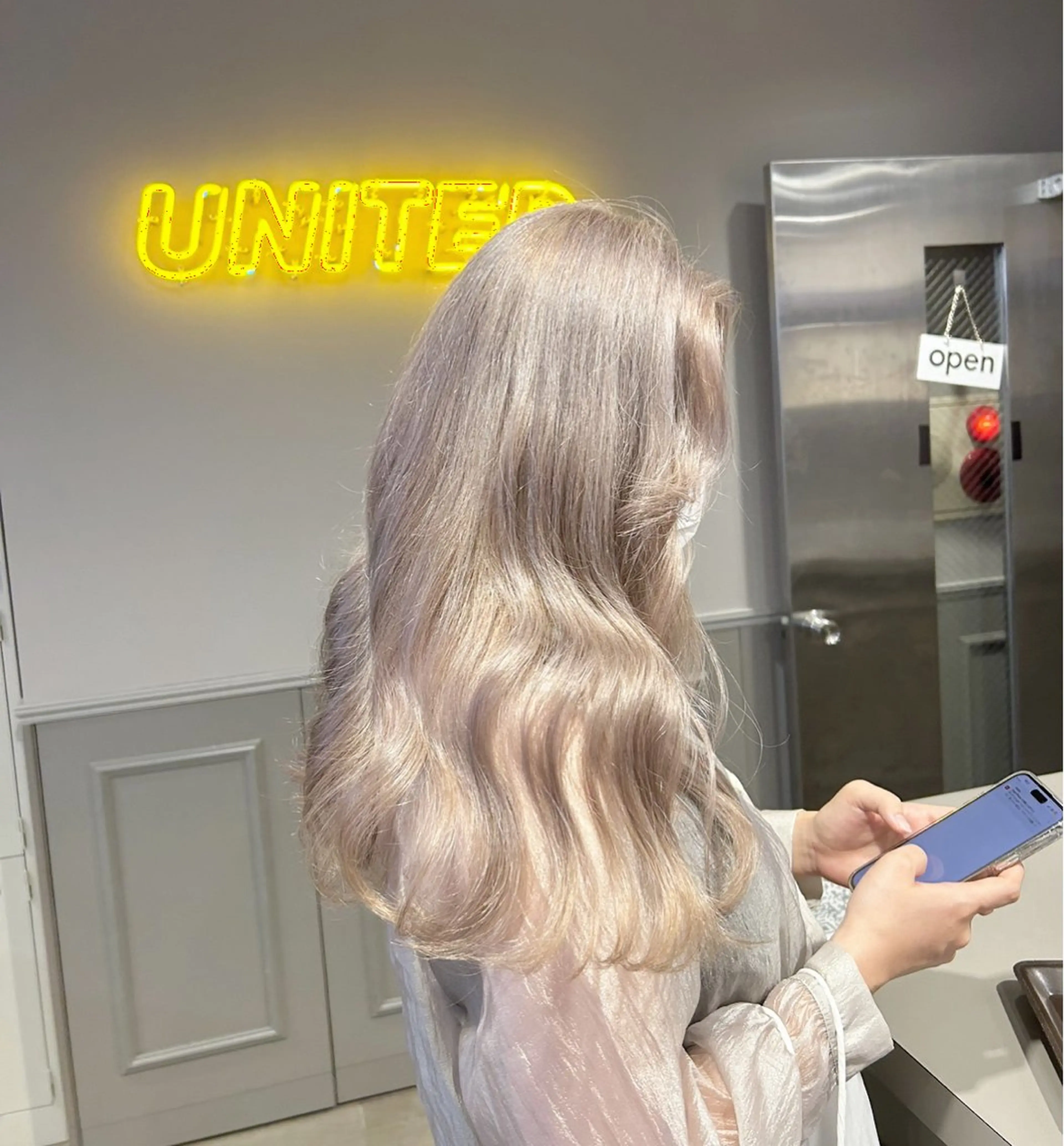 ロング カラー ヘアカラー ヘアセット 韓国/トレンド レイヤー【101】のヘアスタイル